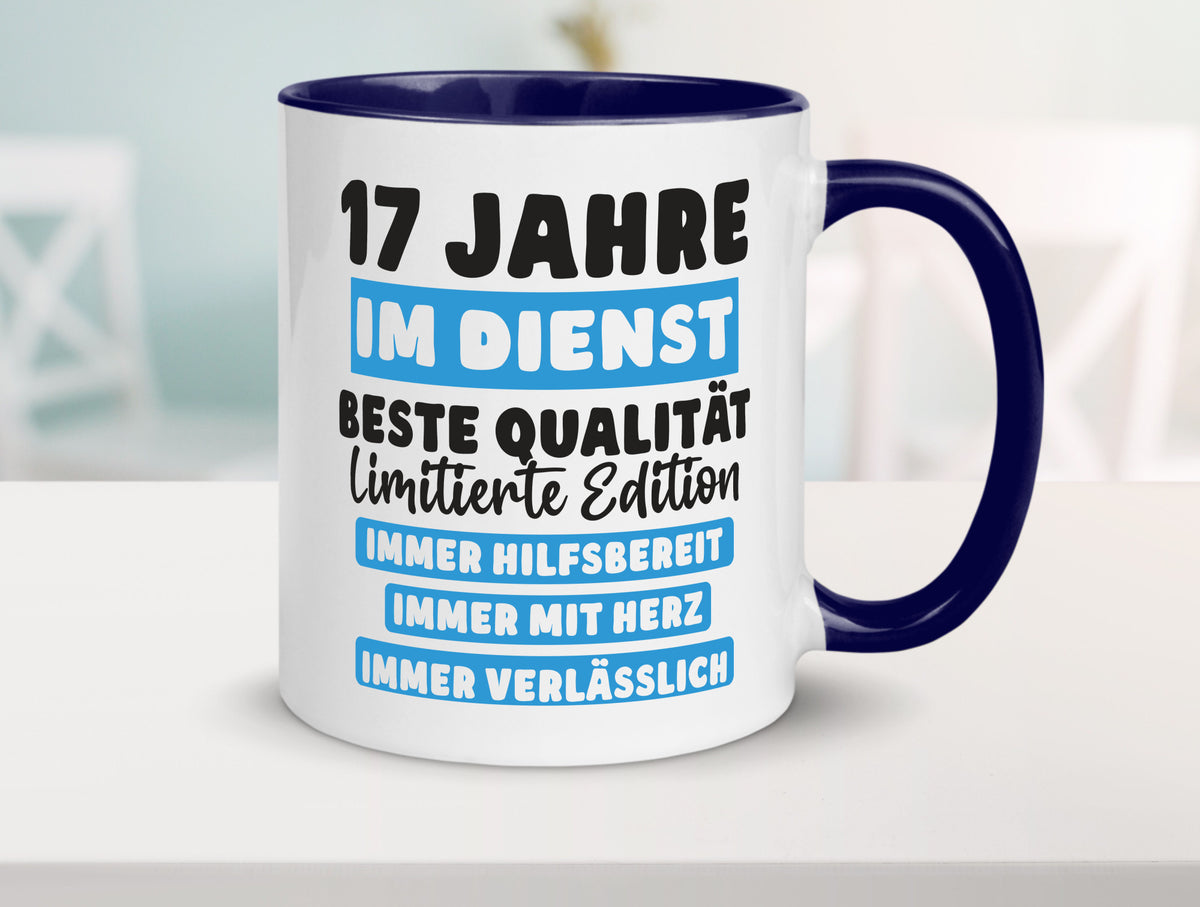17 Jahre im Dienst | Jubiläum Arbeit v6 Humor Kollegen Büro Geschenkidee Tasse