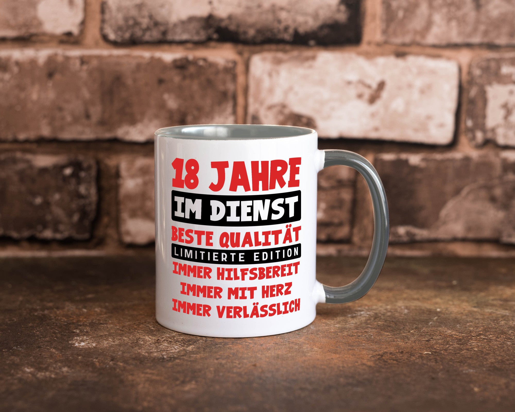 18 Jahre im Dienst | Jubiläum Arbeit v9 Geschenkidee Kollegen Büro Humor Tasse