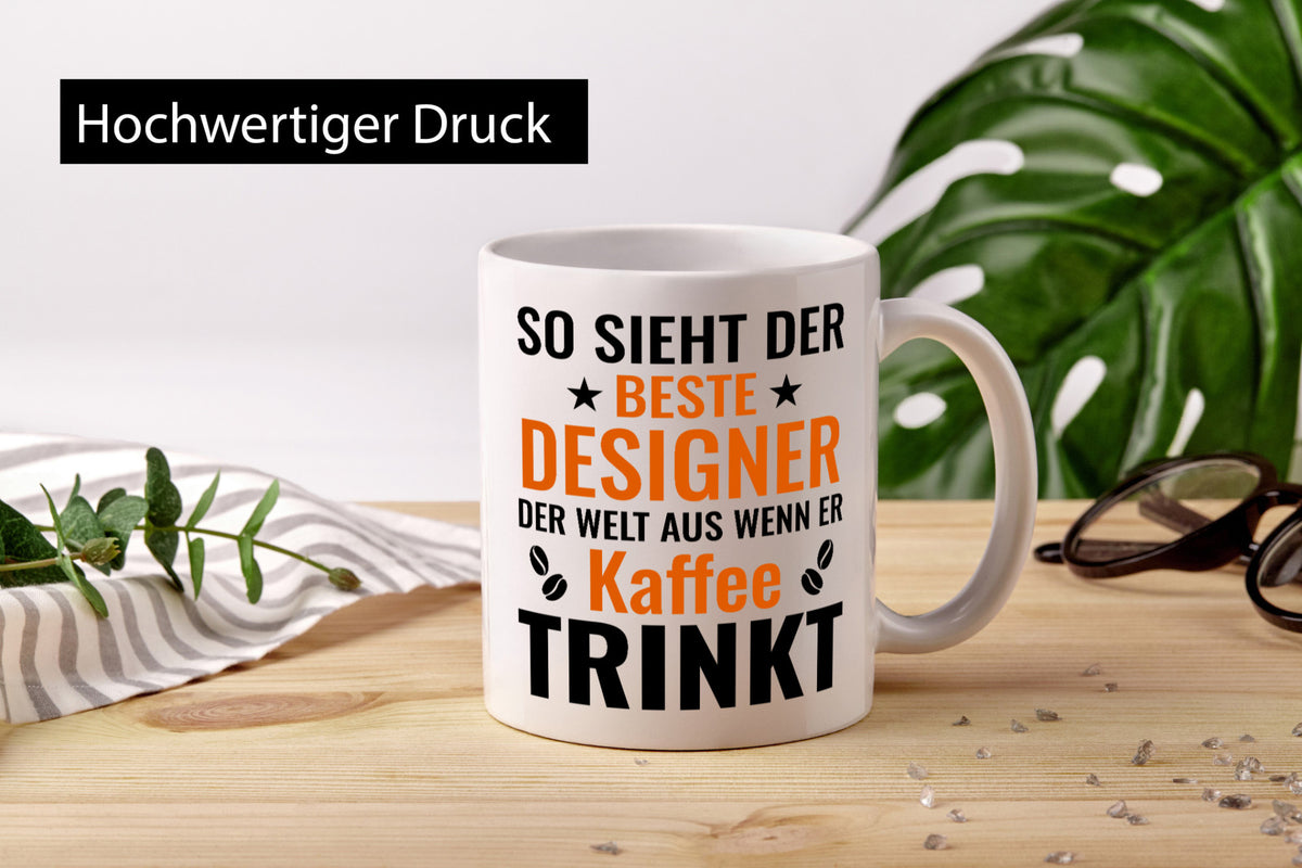 Kaffee trinkt: Designer Beruf | Mode Geschenkidee Arbeit Kollegen Büro Humor Tasse