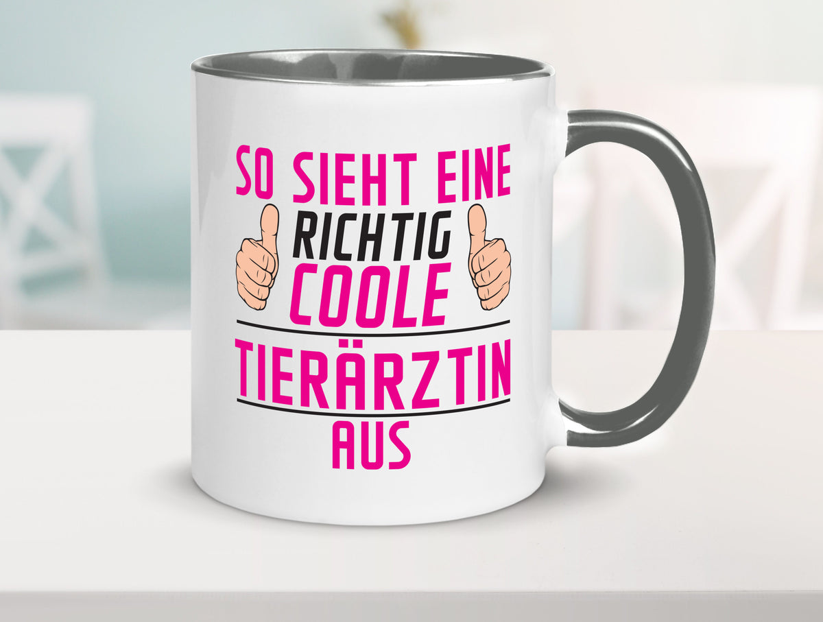 Richtig Coole Tierärztin | Mediziner Tiermedizin lustig Tierliebhaber Humor Tasse