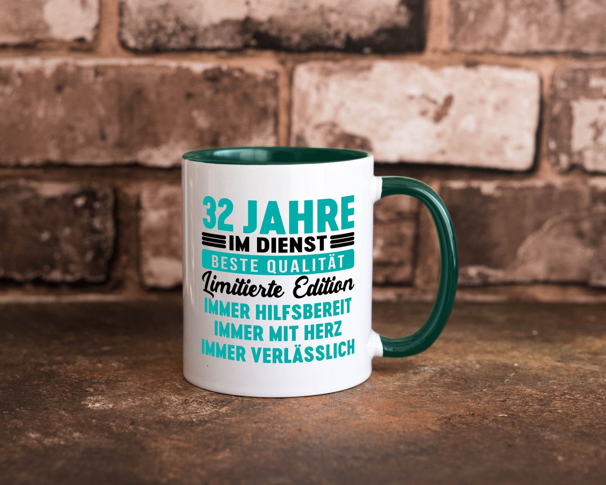 32 Jahre im Dienst | Jubiläum Arbeit v5 Geschenkidee Kollegen Büro Humor Tasse