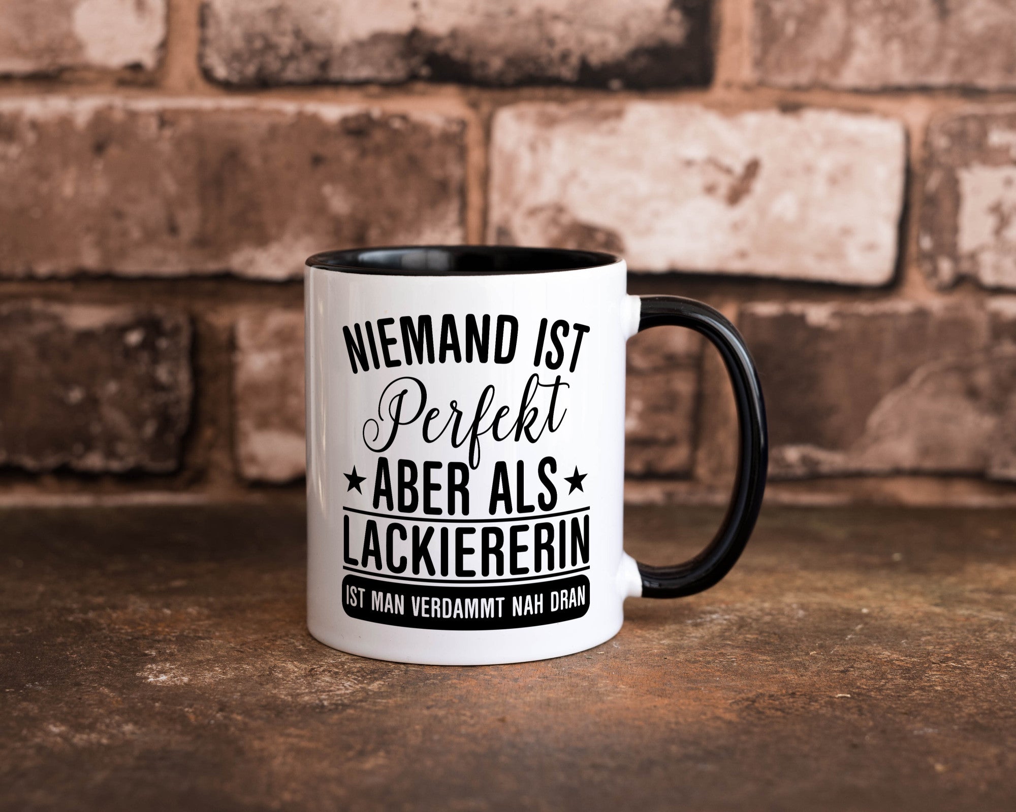 Verdammt nah dran: Lackiererin | lackieren lustiger Spruch Geschenk Humor