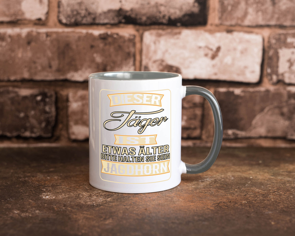 Dieser Jäger ist etwas Älter halten sie sein Jagthorn lustiger Spruch Geschenk Tasse