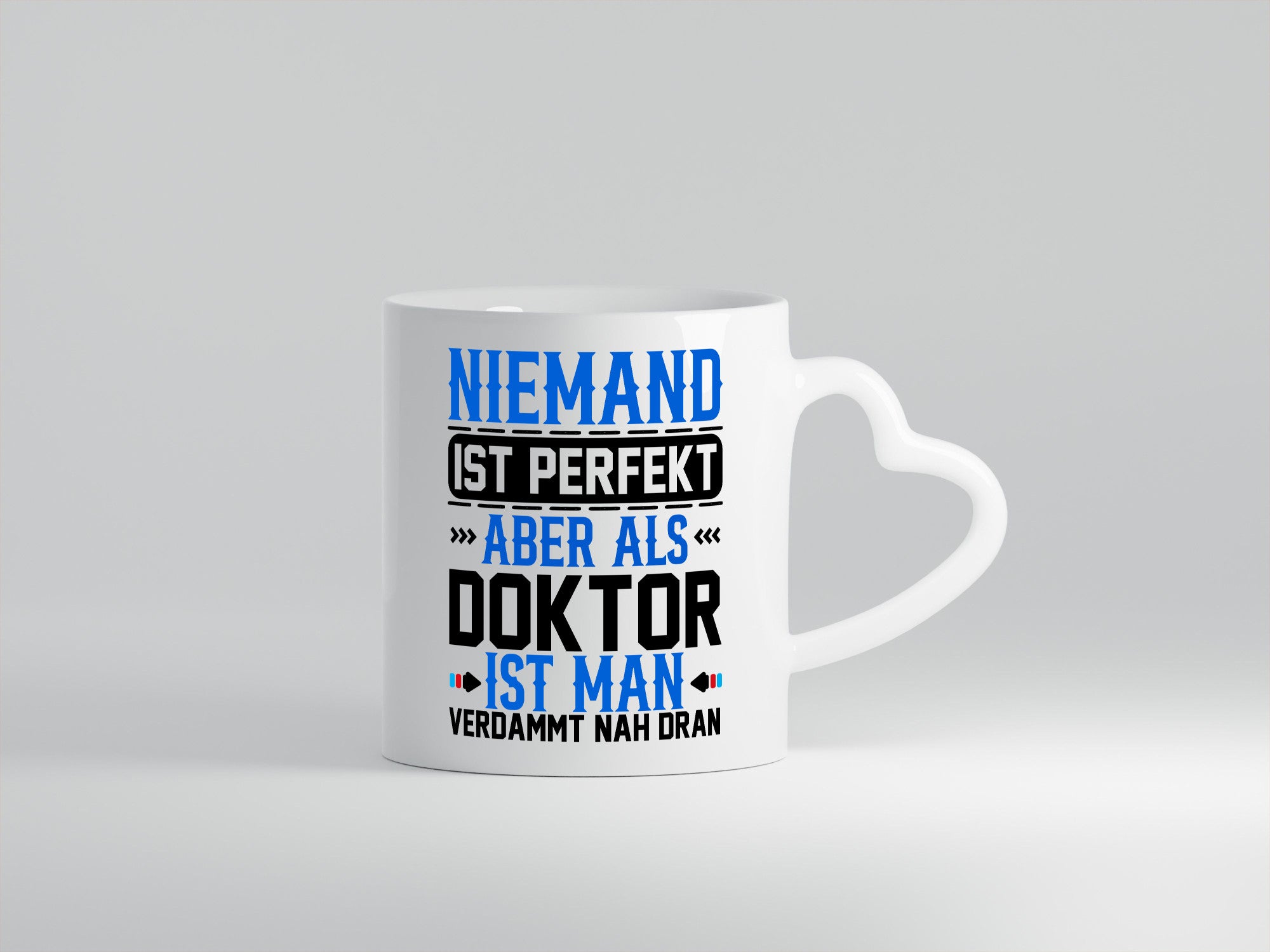 Niemand ist Perfekt | Doktor Verdammt nah dran lustiger Spruch Geschenk Humor