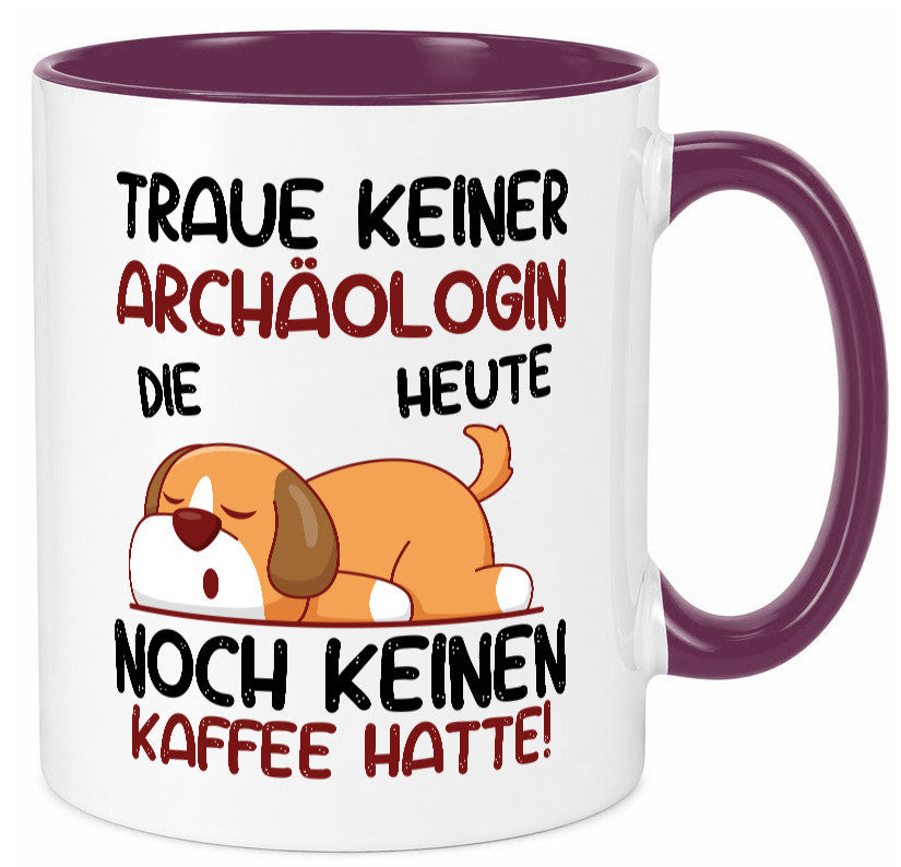 Traue keiner Archäologin| Archäologie | Forscherin lustiger Spruch Geschenk Tasse