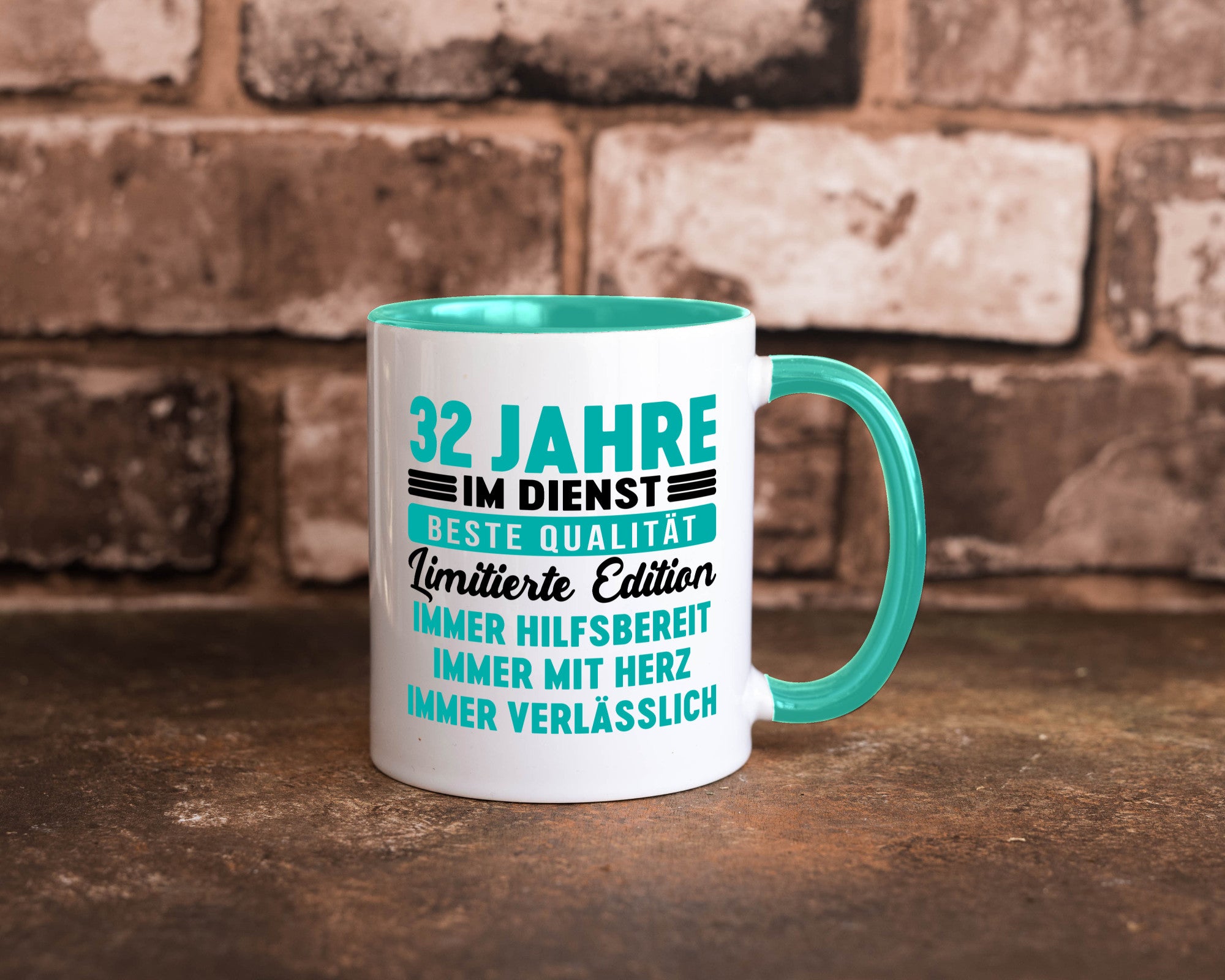 32 Jahre im Dienst | Jubiläum Arbeit v5 Geschenkidee Kollegen Büro Humor Tasse