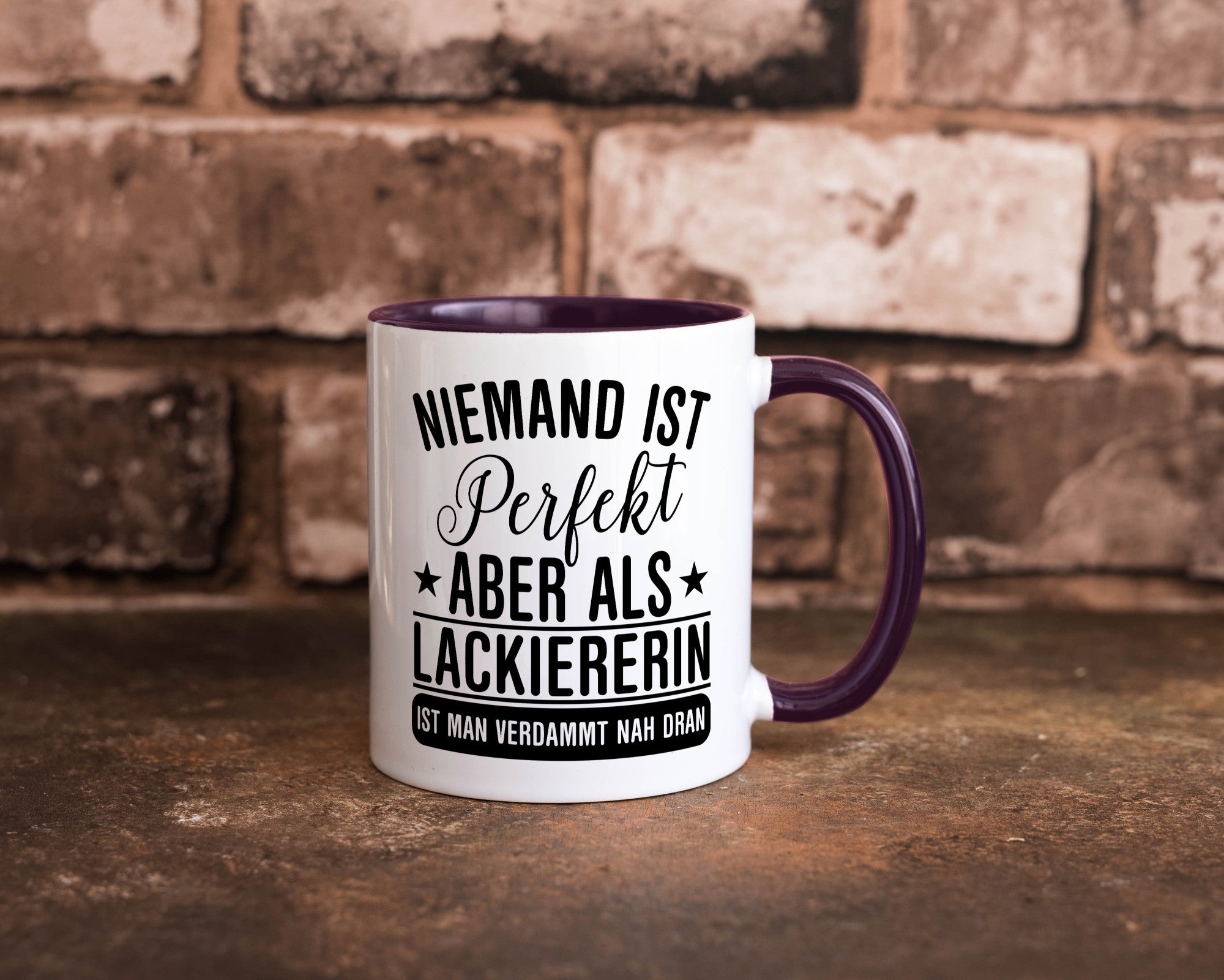 Verdammt nah dran: Lackiererin | lackieren lustiger Spruch Geschenk Humor