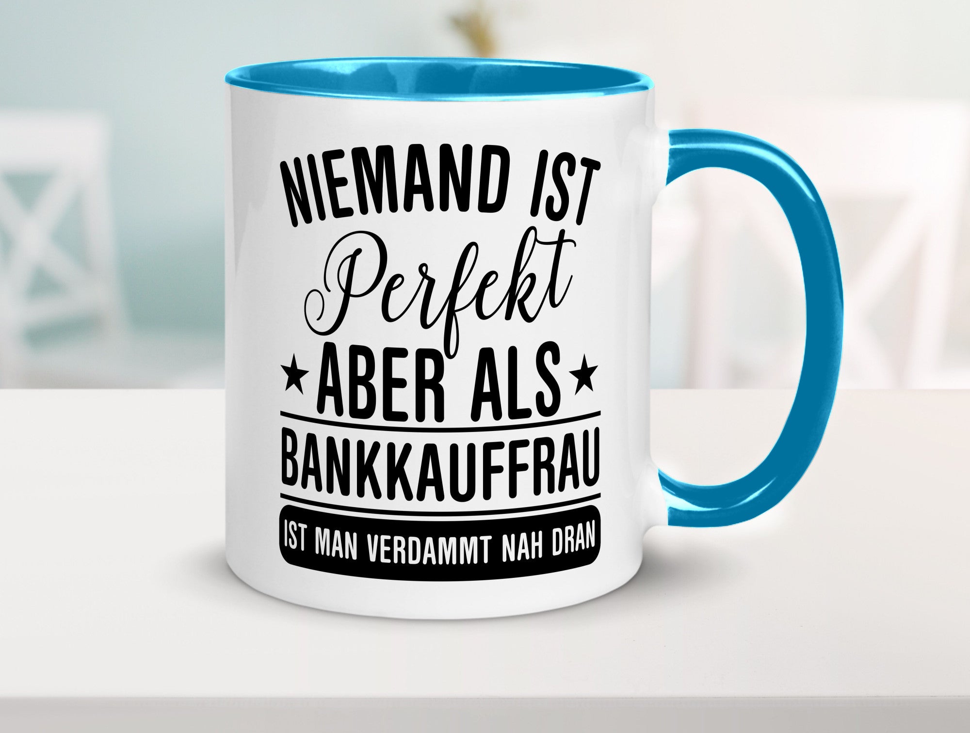 Verdammt nah dran: Bankkauffrau | Kauffrau Bank Kaufleute Geschenkidee Humor