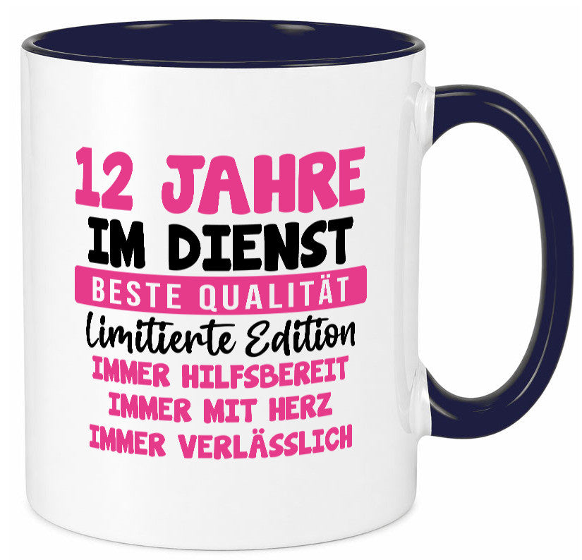 12 Jahre im Dienst | Jubiläum Arbeit v10 Geschenkidee Kollegen Büro Humor Tasse