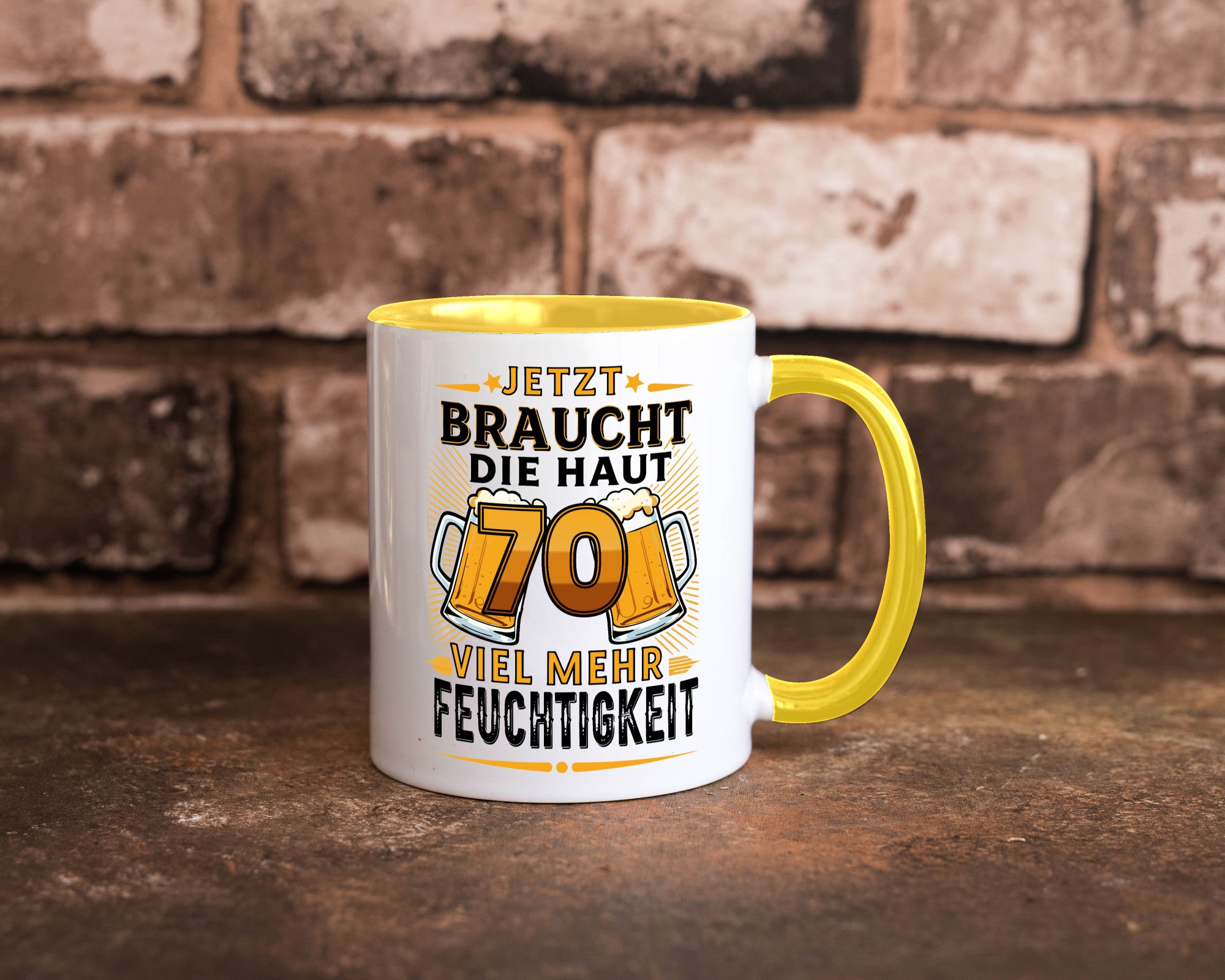 70 braucht die haut mehr Feuchtigkeit | 70. Geburtstag Humor Geschenkidee Tasse