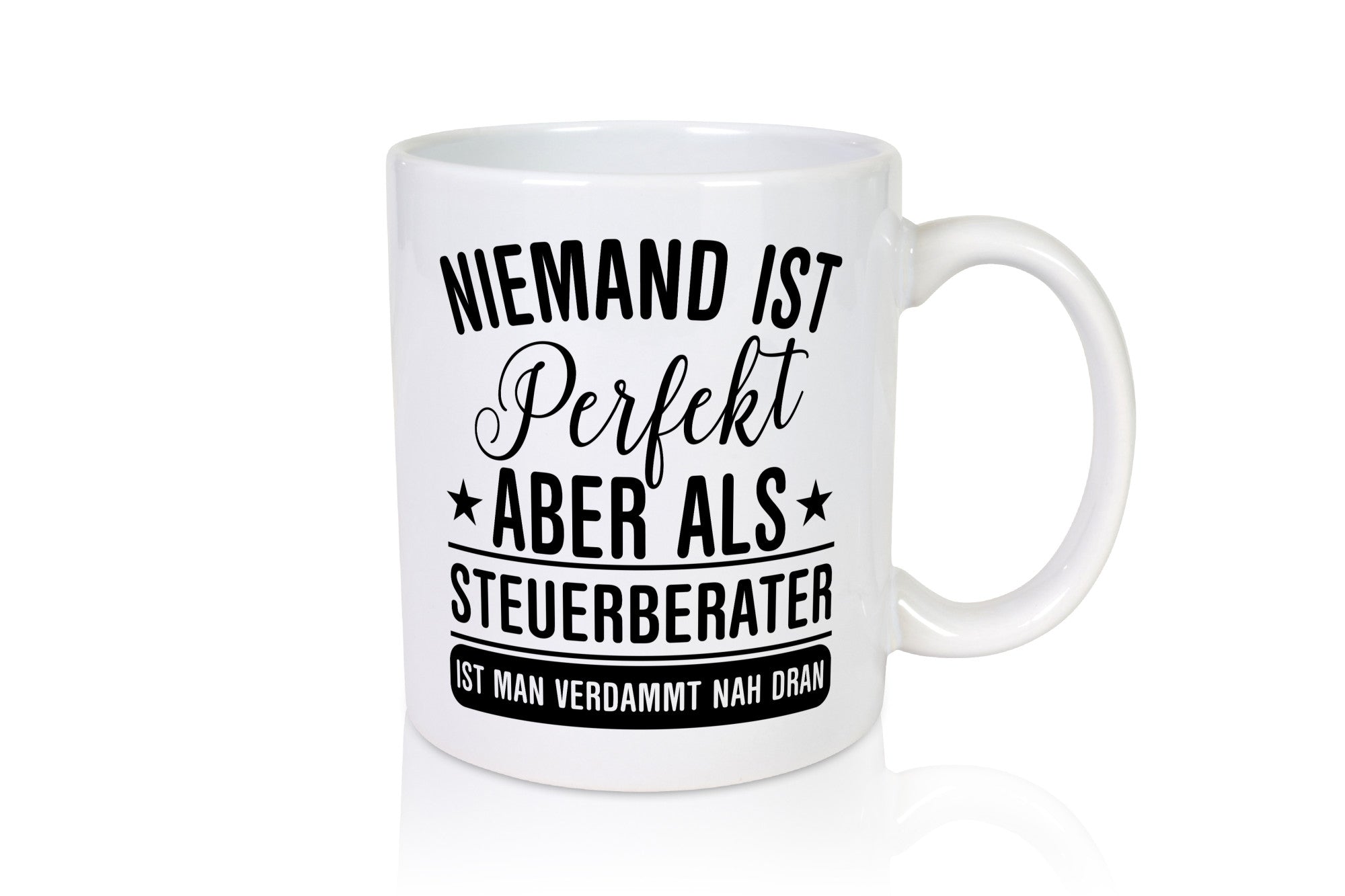 Verdammt nah dran: Steuerberater | Steuern Humor Geschenkidee Tasse