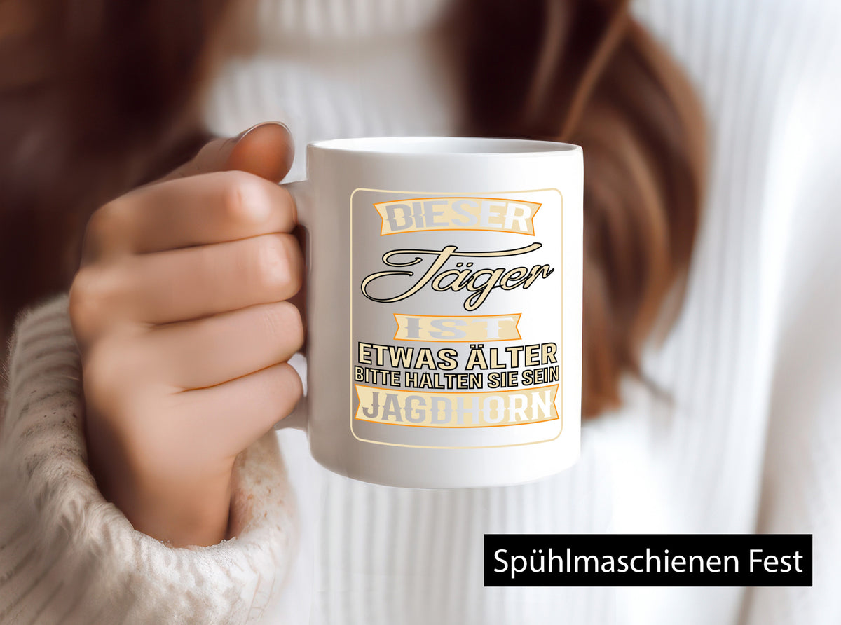 Dieser Jäger ist etwas Älter halten sie sein Jagthorn lustiger Spruch Geschenk Tasse