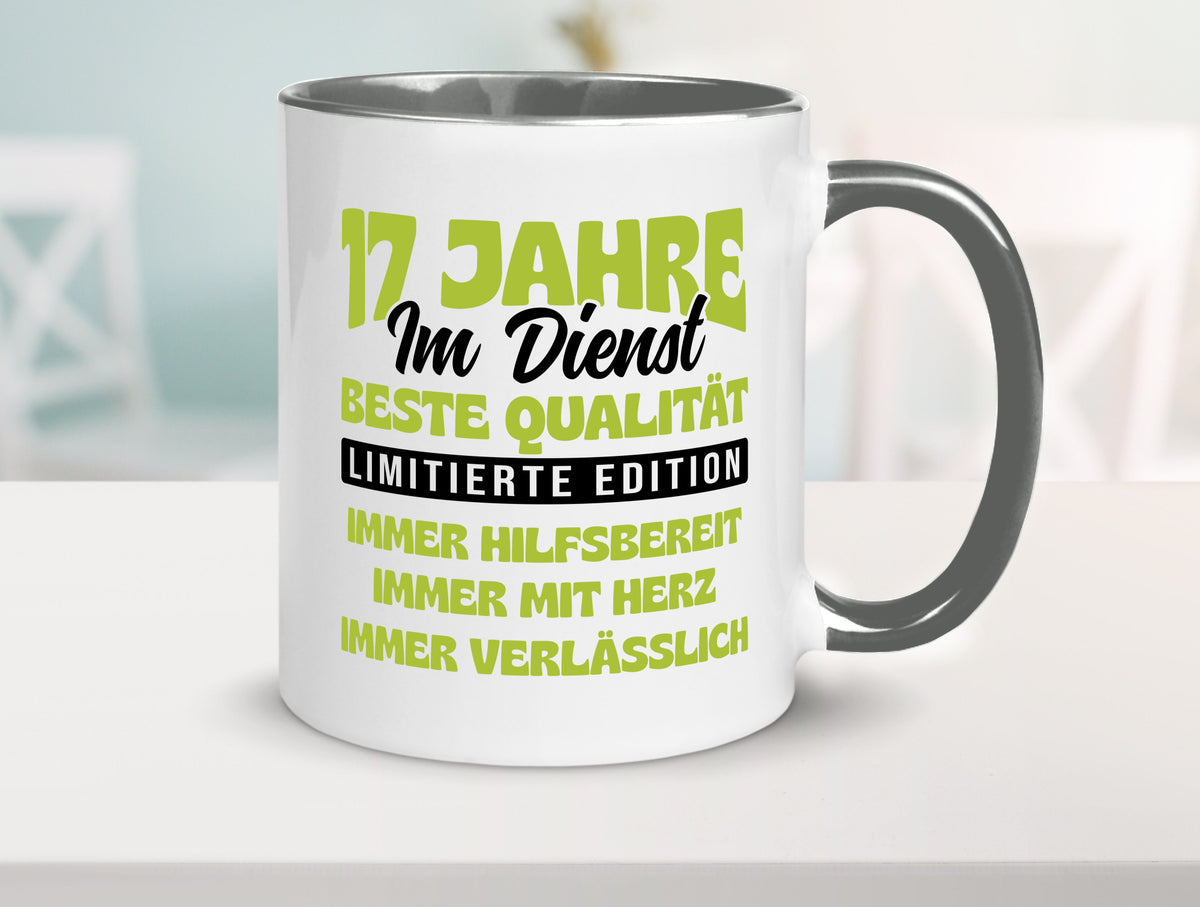 17 Jahre im Dienst | Jubiläum Arbeit v4 Geschenk Kollegen Büro lustiger Spruch Tasse