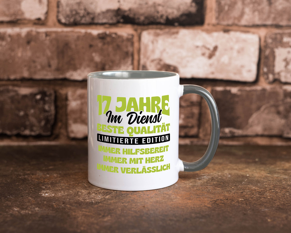 17 Jahre im Dienst | Jubiläum Arbeit v4 Geschenk Kollegen Büro lustiger Spruch Tasse