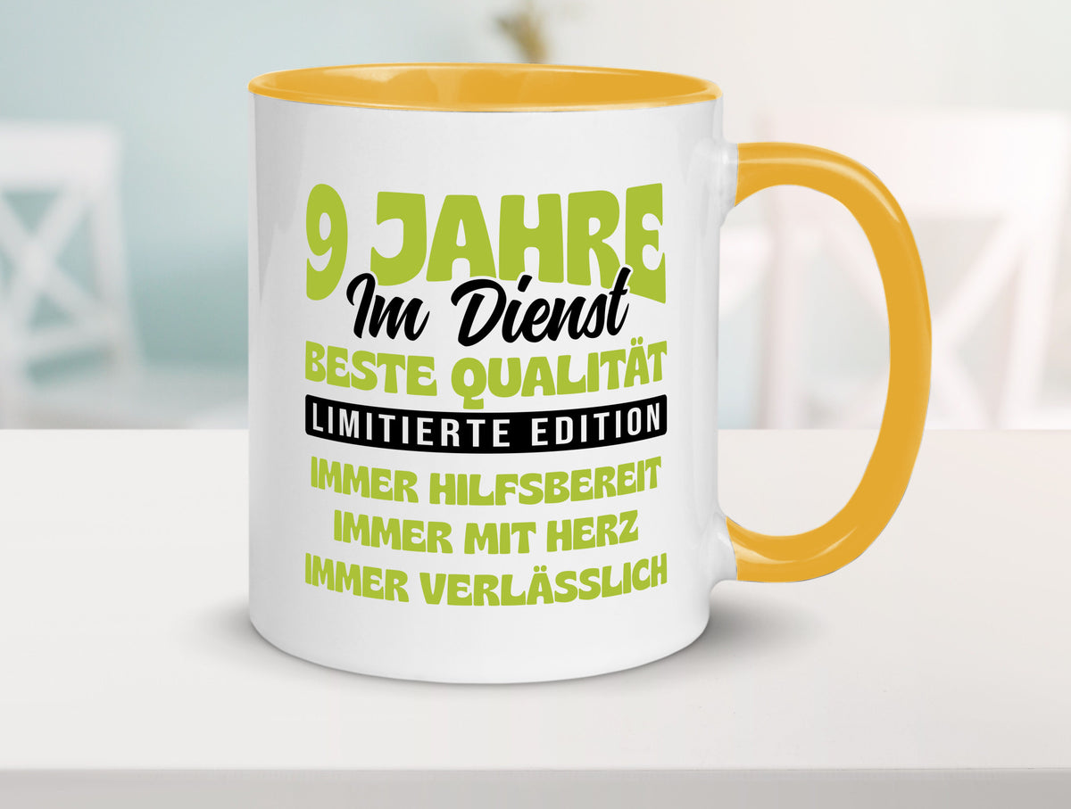 9 Jahre im Dienst | Jubiläum Arbeit v4 Geschenk Kollegen Büro lustiger Spruch Tasse