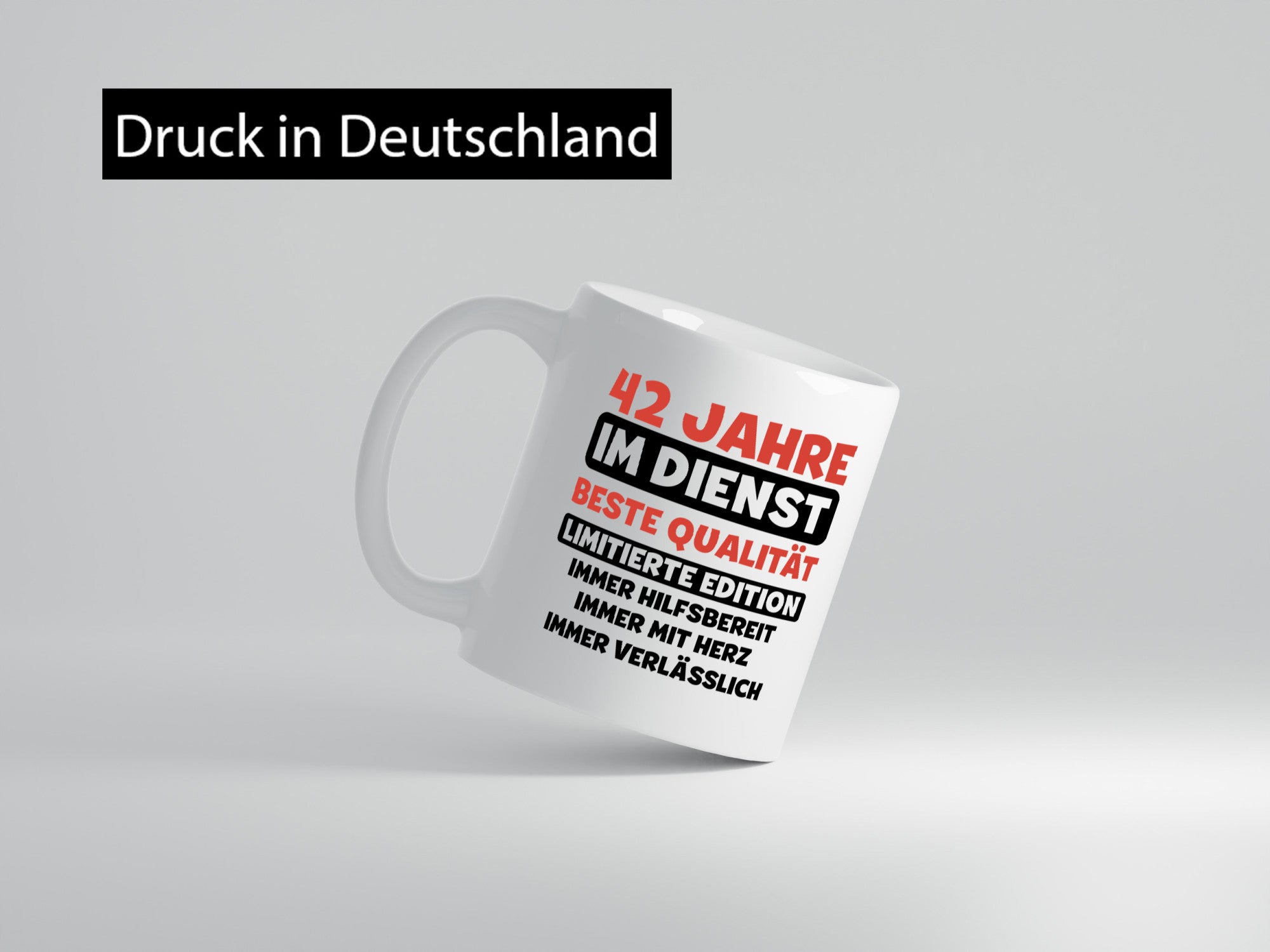 42 Jahre im Dienst | Jubiläum Arbeit v3 lustig Kollegen Büro Geschenk Tasse