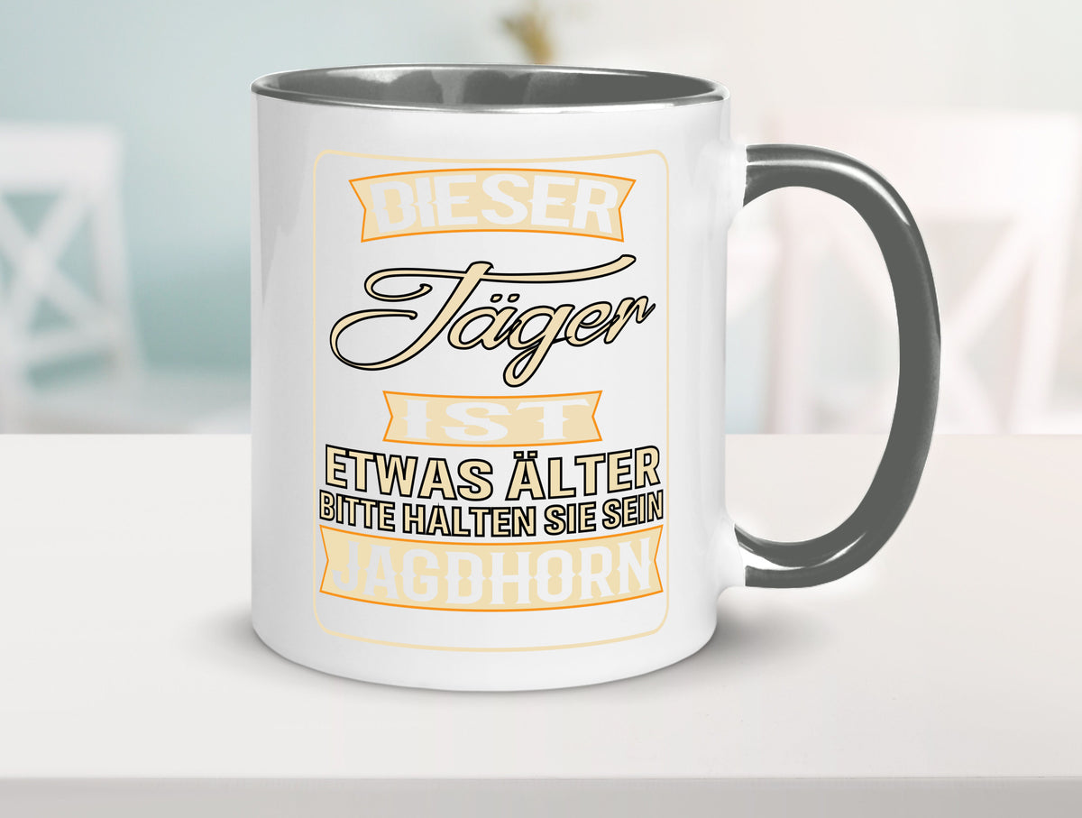 Dieser Jäger ist etwas Älter halten sie sein Jagthorn lustiger Spruch Geschenk Tasse