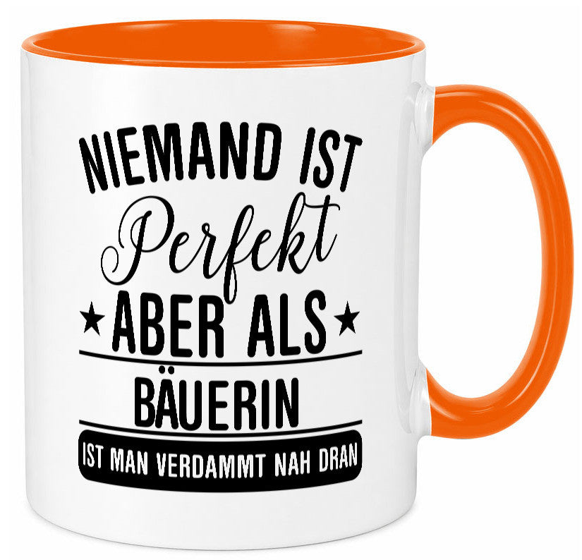 Verdammt nah dran: Bäuerin | Bauernhof Landwirtschaft lustiger Spruch Geschenk