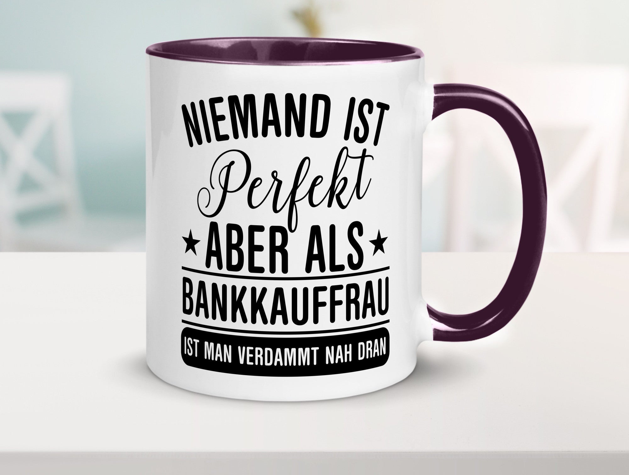 Verdammt nah dran: Bankkauffrau | Kauffrau Bank Kaufleute Geschenkidee Humor