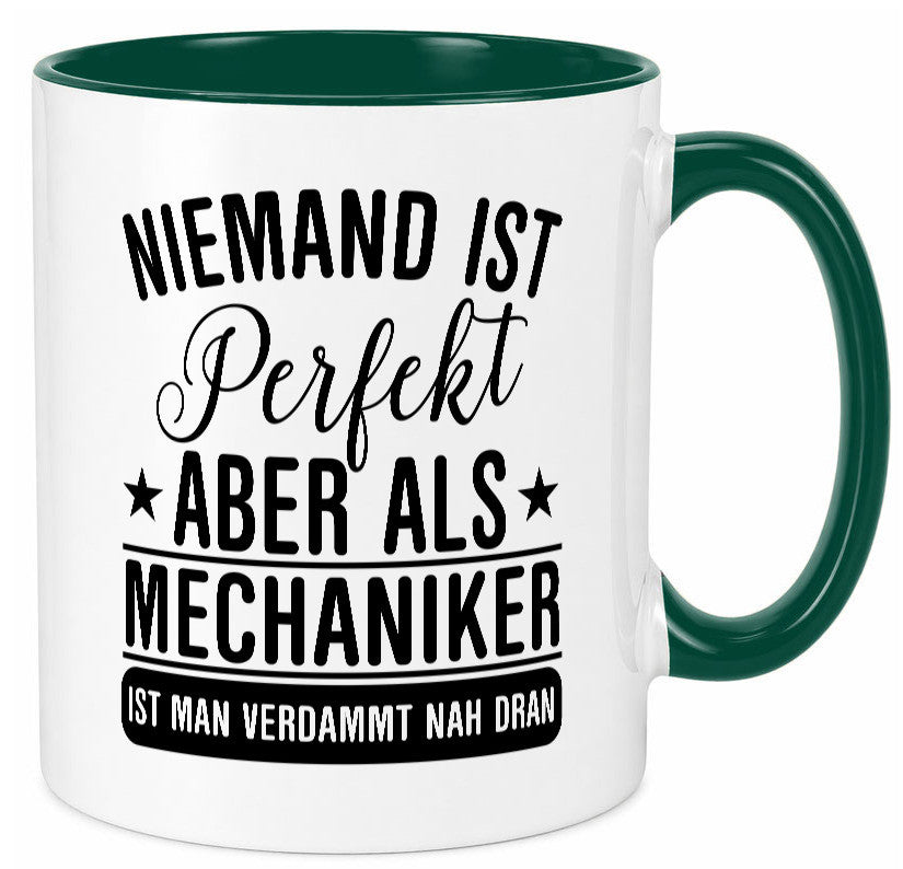 Verdammt nah dran: Mechaniker | KFZ Werkstatt lustig Humor Geschenkidee Tasse