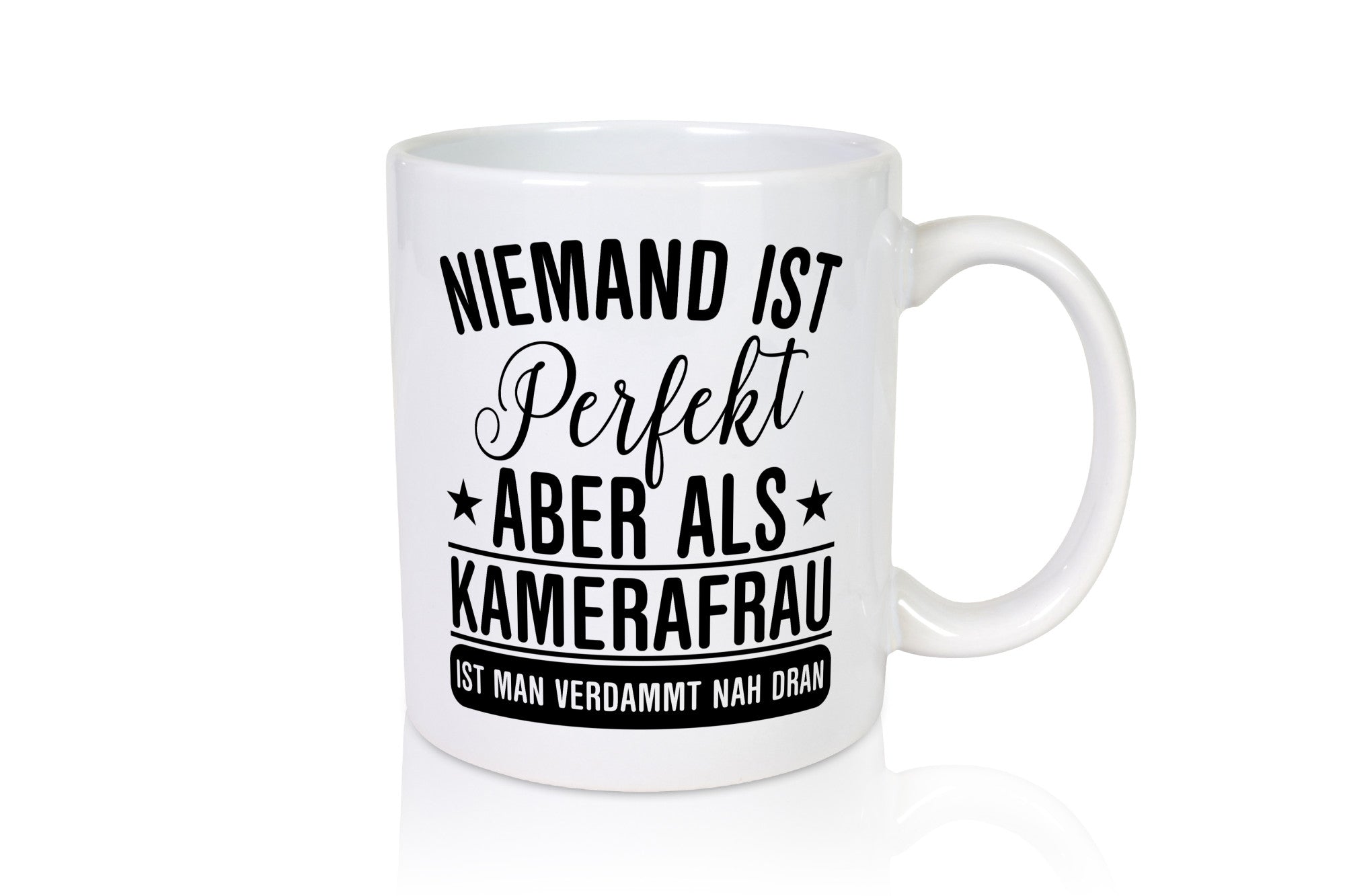 Verdammt nah dran: Kamerafrau | Kamera Humor Geschenkidee Tasse