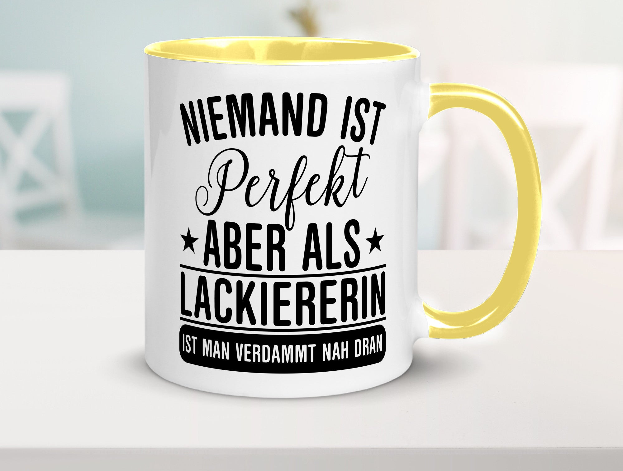 Verdammt nah dran: Lackiererin | lackieren lustiger Spruch Geschenk Humor