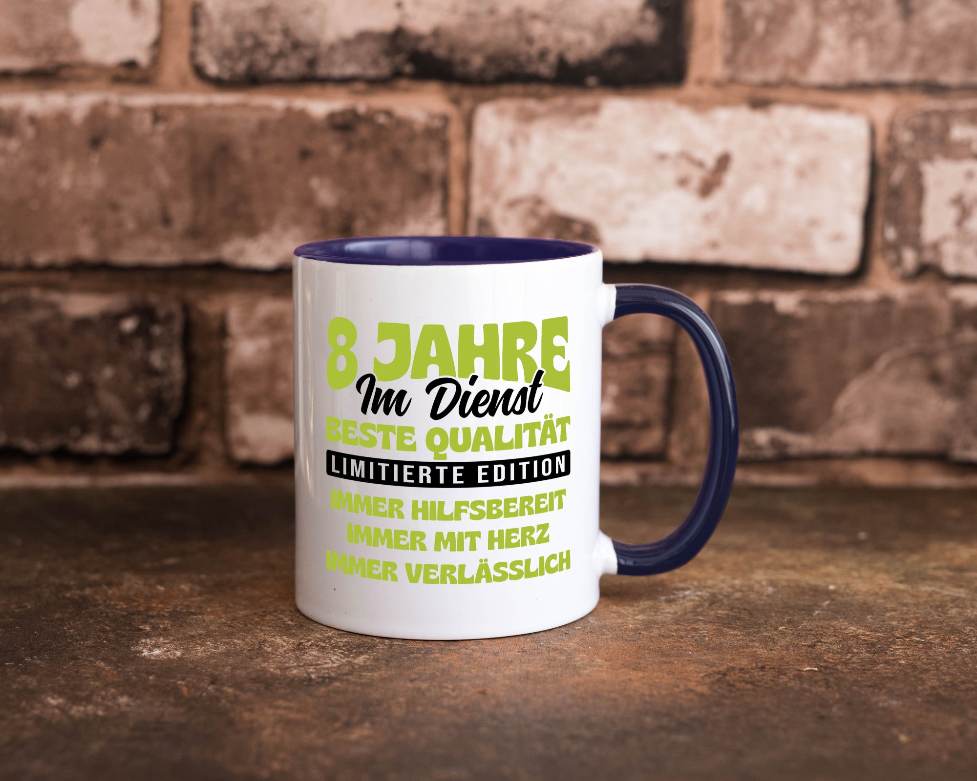 8 Jahre im Dienst | Jubiläum Arbeit v4 lustig Kollegen Büro Geschenk Tasse