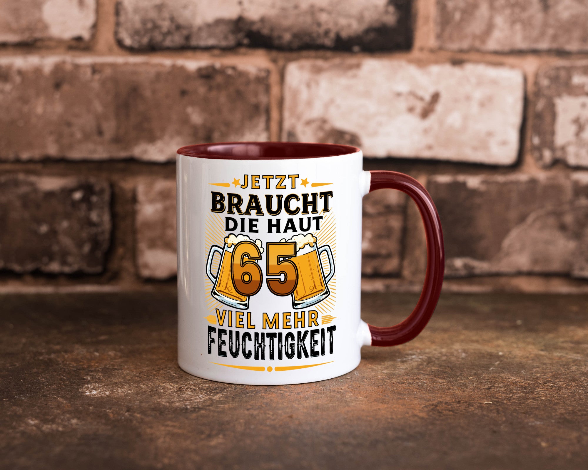 65 braucht die haut mehr Feuchtigkeit | 65. Geburtstag Humor Geschenkidee Tasse