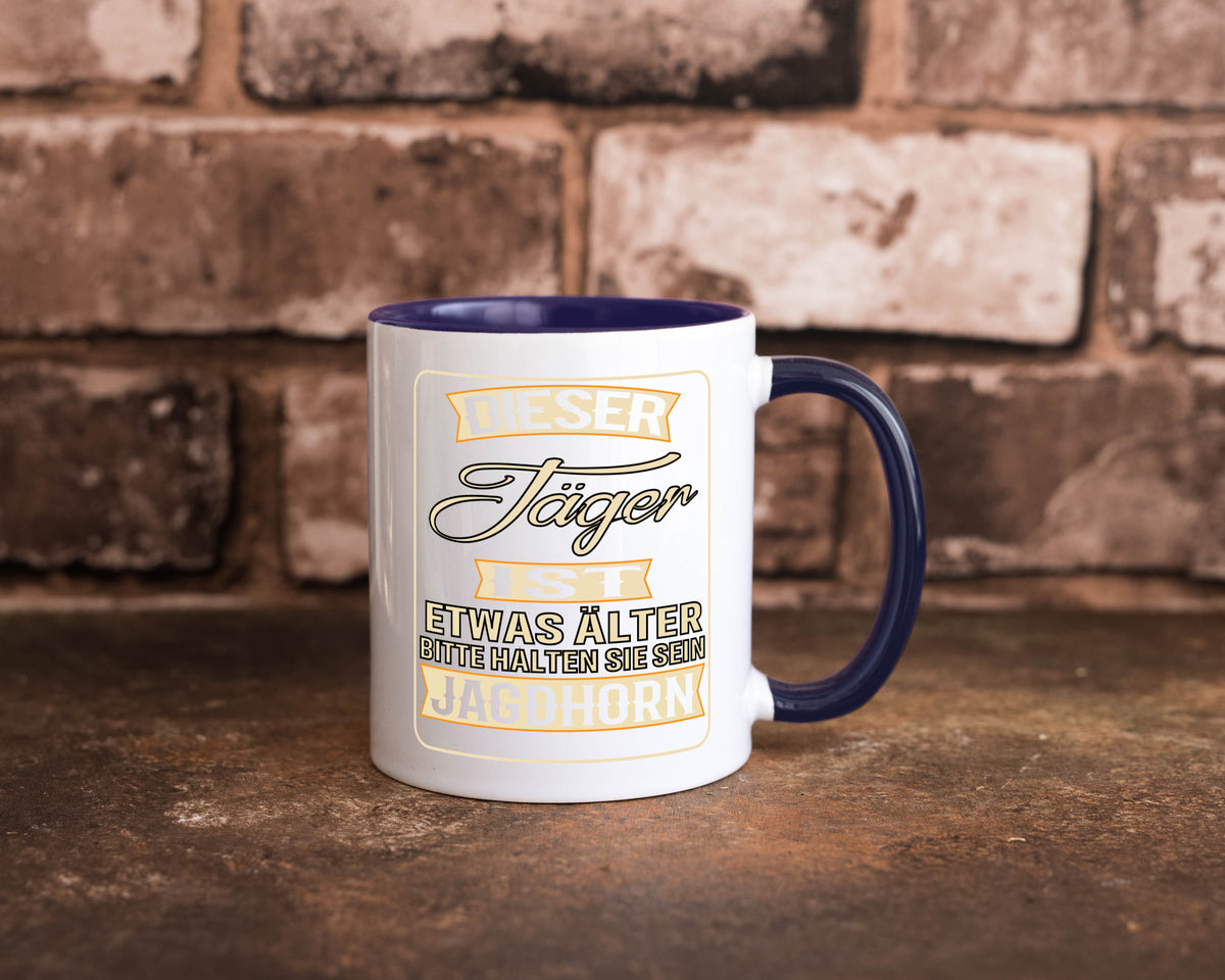 Dieser Jäger ist etwas Älter halten sie sein Jagthorn lustiger Spruch Geschenk Tasse