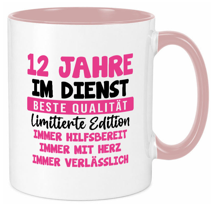 12 Jahre im Dienst | Jubiläum Arbeit v10 Geschenkidee Kollegen Büro Humor Tasse