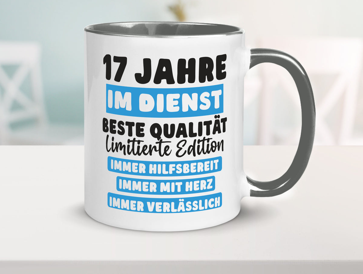 17 Jahre im Dienst | Jubiläum Arbeit v6 Humor Kollegen Büro Geschenkidee Tasse