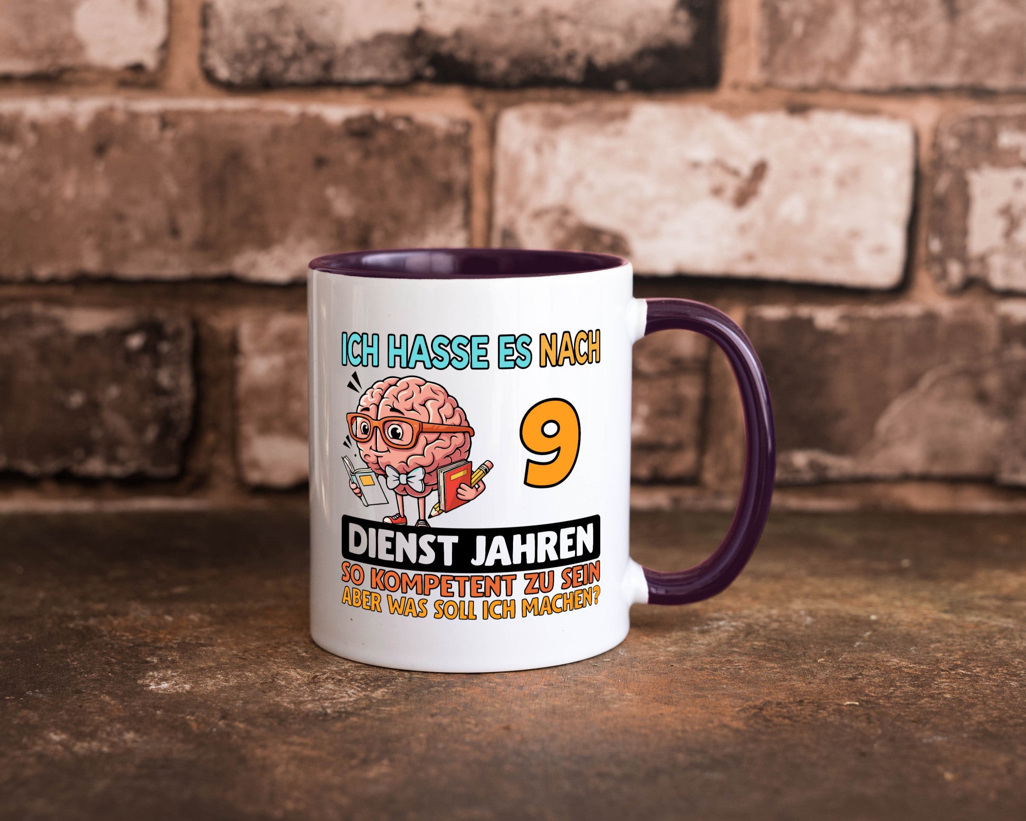 9 Dienstjahre | Arbeit Kompetent Humor Kollegen Büro Geschenkidee Tasse