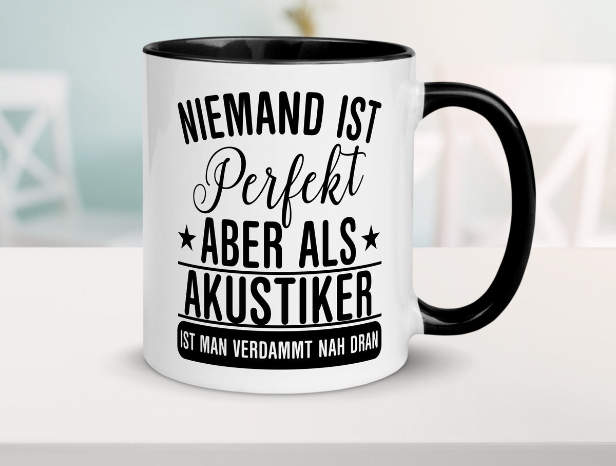 Verdammt nah dran: Akustiker | Akustik Hörgeräteakustik Humor Geschenkidee Tasse