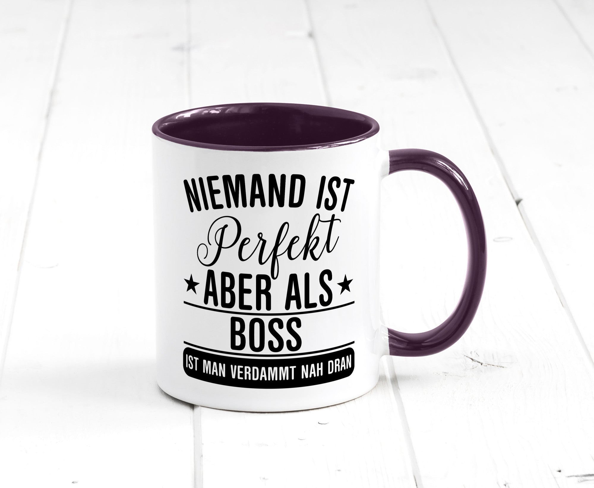 Verdammt nah dran: Boss | Führungskraft Vorgesetzter Humor Geschenkidee Tasse