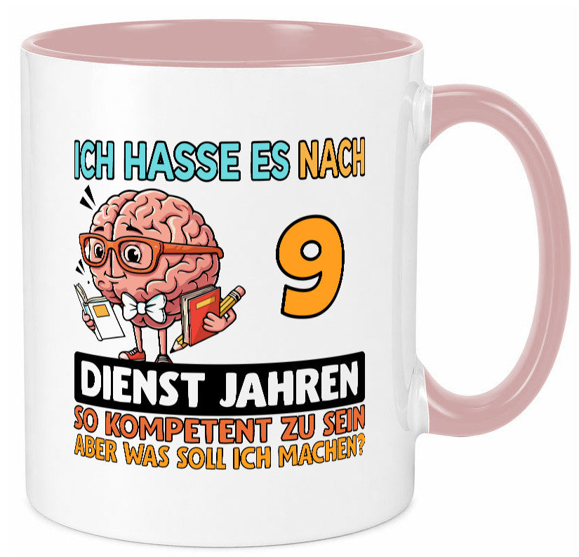 9 Dienstjahre | Arbeit Kompetent Humor Kollegen Büro Geschenkidee Tasse