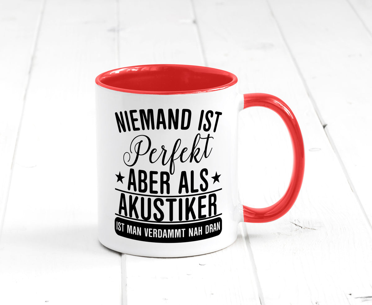 Verdammt nah dran: Akustiker | Akustik Hörgeräteakustik Humor Geschenkidee Tasse