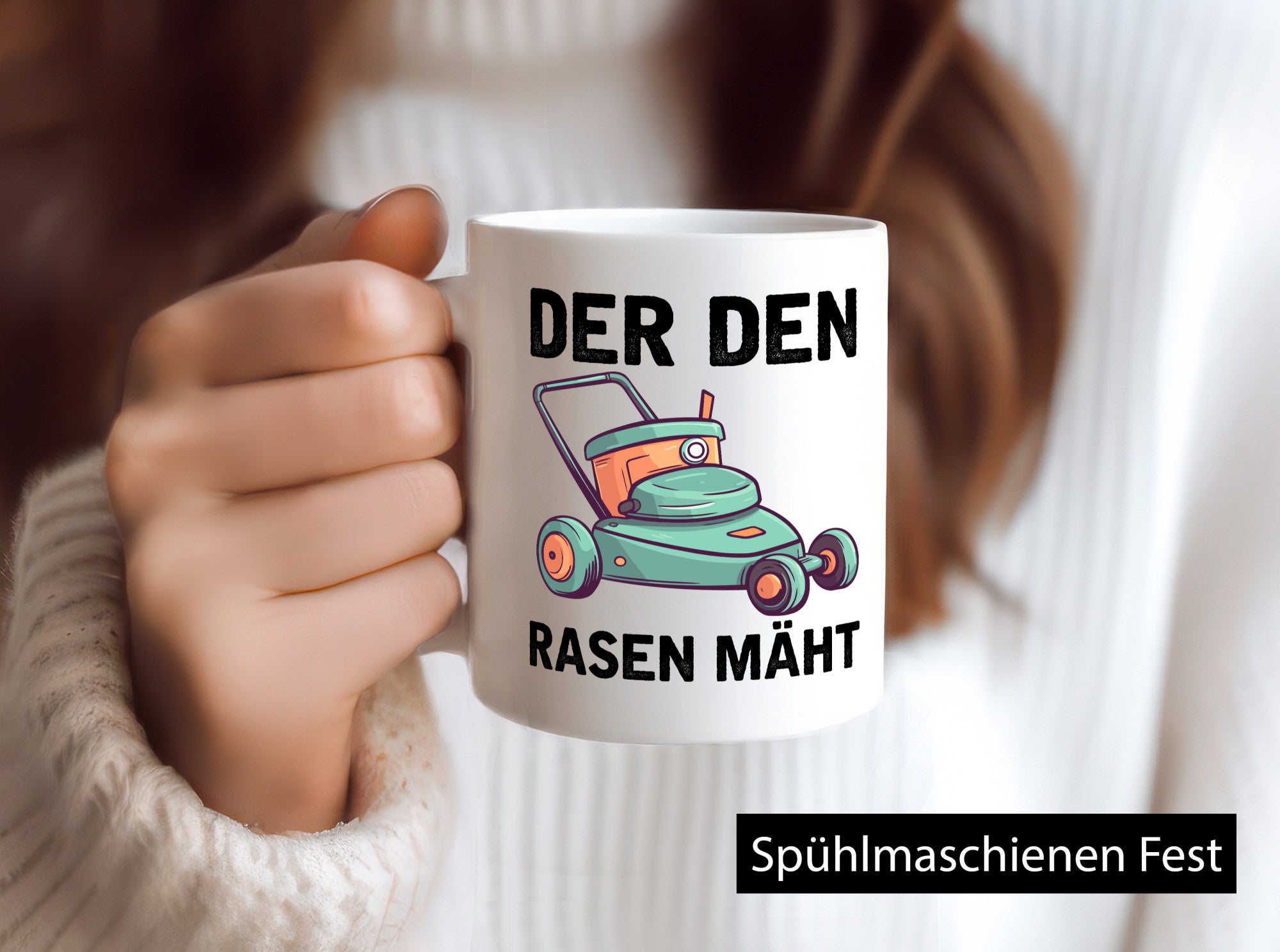 Der den Rasen Mäht | Rasenmäher Geschenkidee Humor Tasse