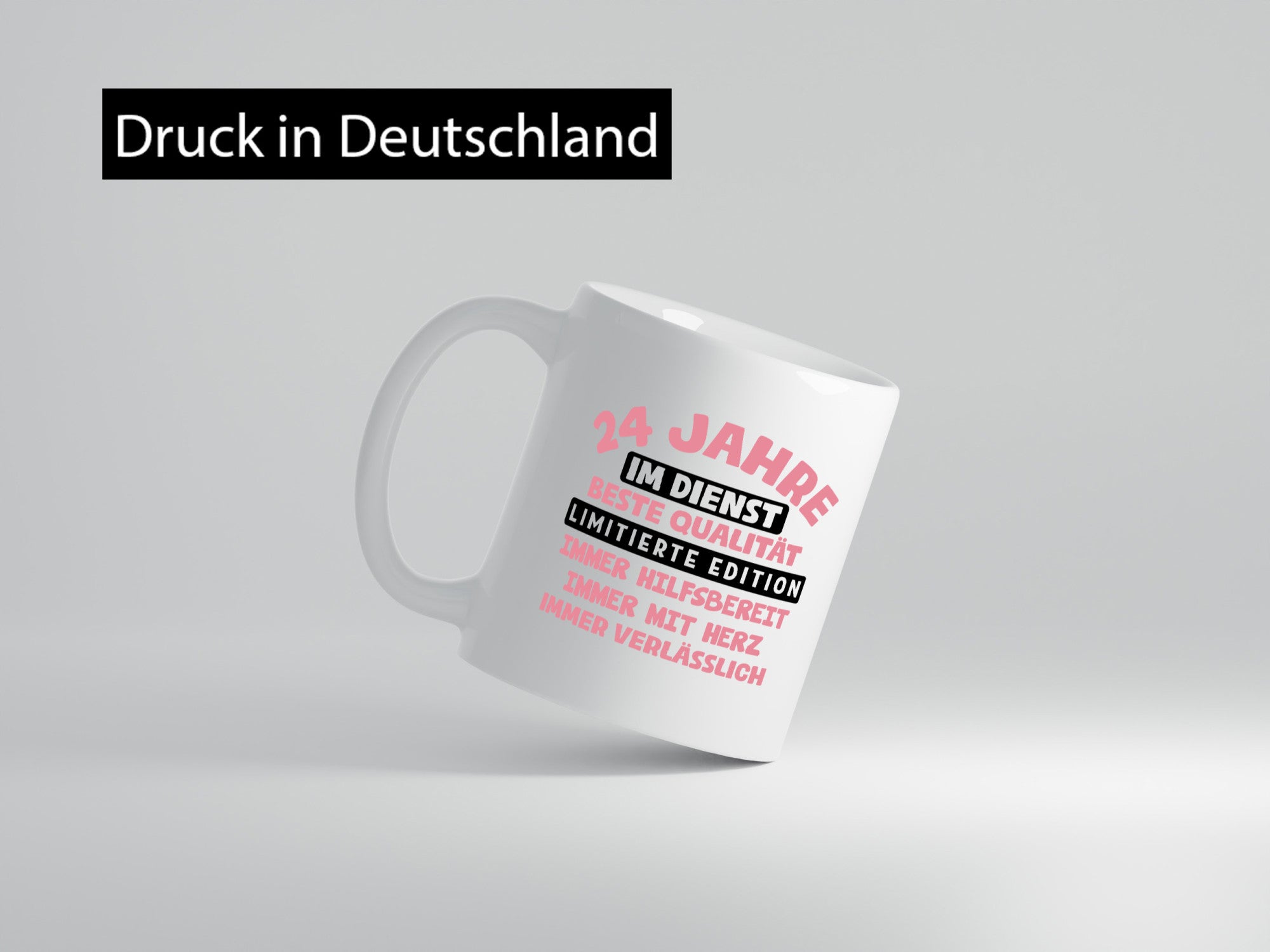 24 Jahre im Dienst | Jubiläum Arbeit v11 Geschenkidee Kollegen Büro Humor Tasse