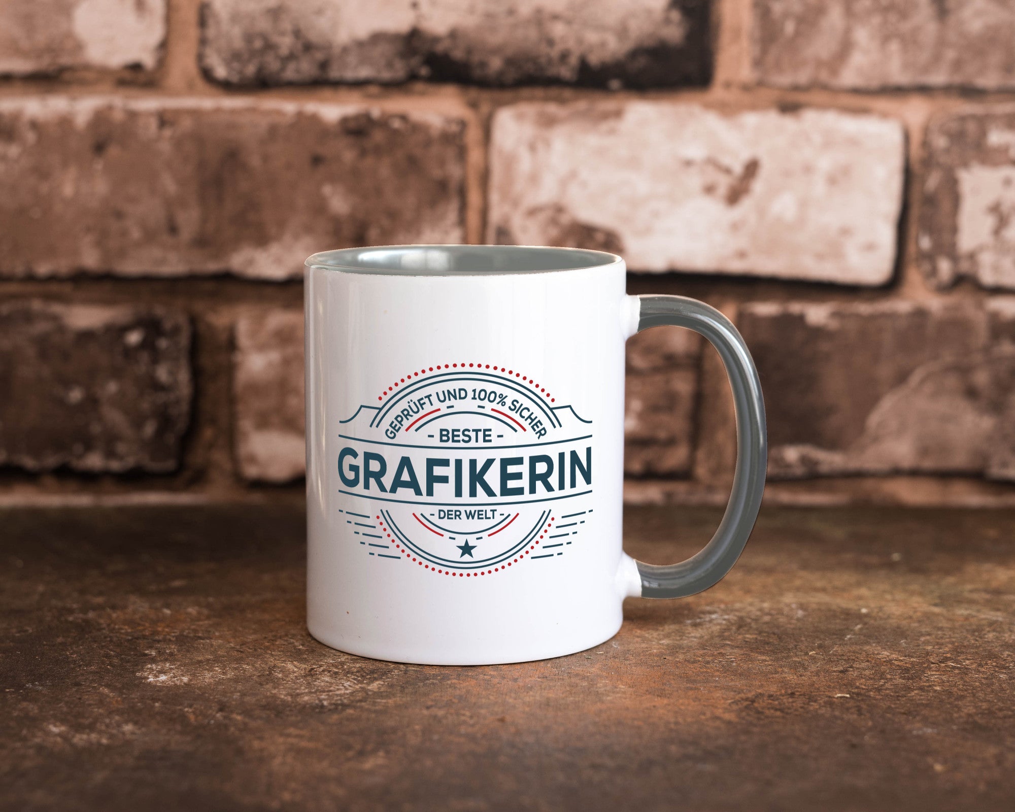 Geprüft und sicher: Grafikerin | Grafik Design Humor Geschenkidee Tasse