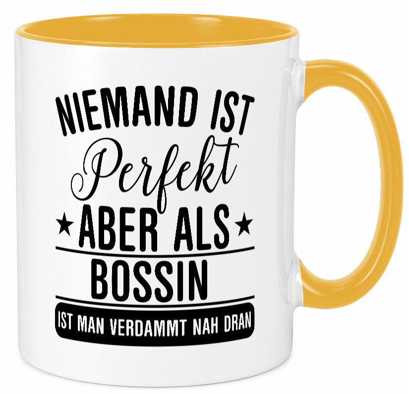 Verdammt nah dran: Bossin | Führungskraft Vorgesetzte Humor Geschenkidee Tasse