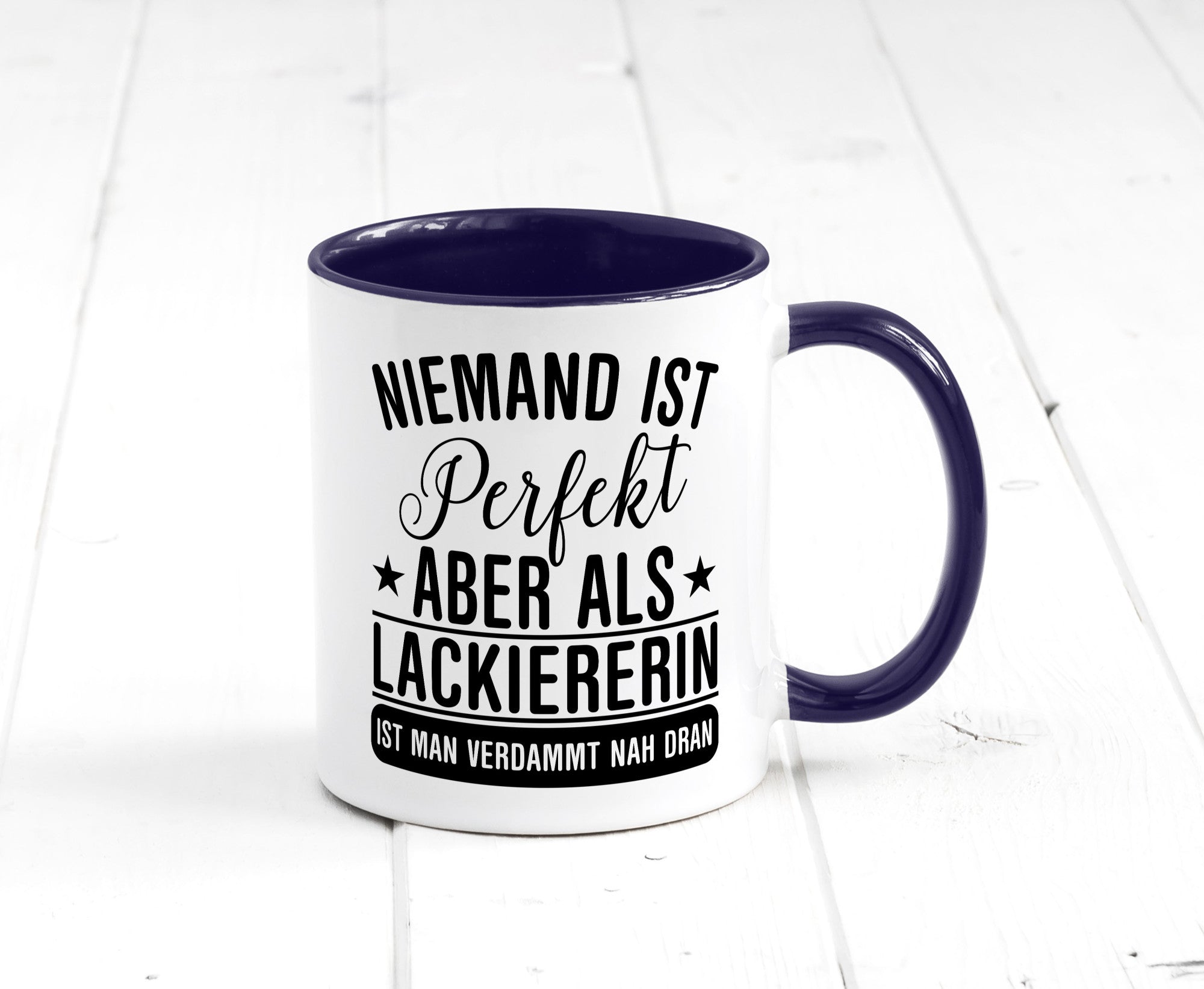 Verdammt nah dran: Lackiererin | lackieren lustiger Spruch Geschenk Humor