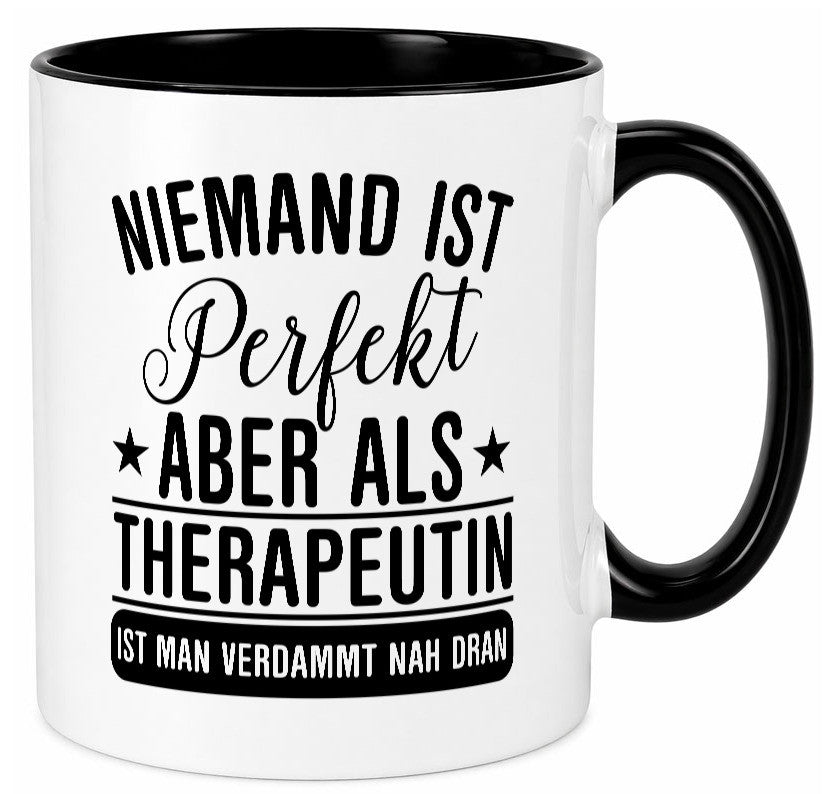 Verdammt nah dran: Therapeutin | Psychotherapie Therapie lustig Humor Tasse