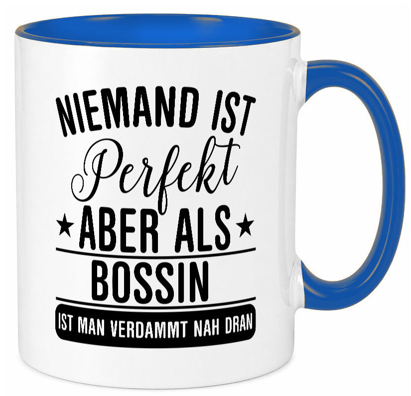 Verdammt nah dran: Bossin | Führungskraft Vorgesetzte Humor Geschenkidee Tasse