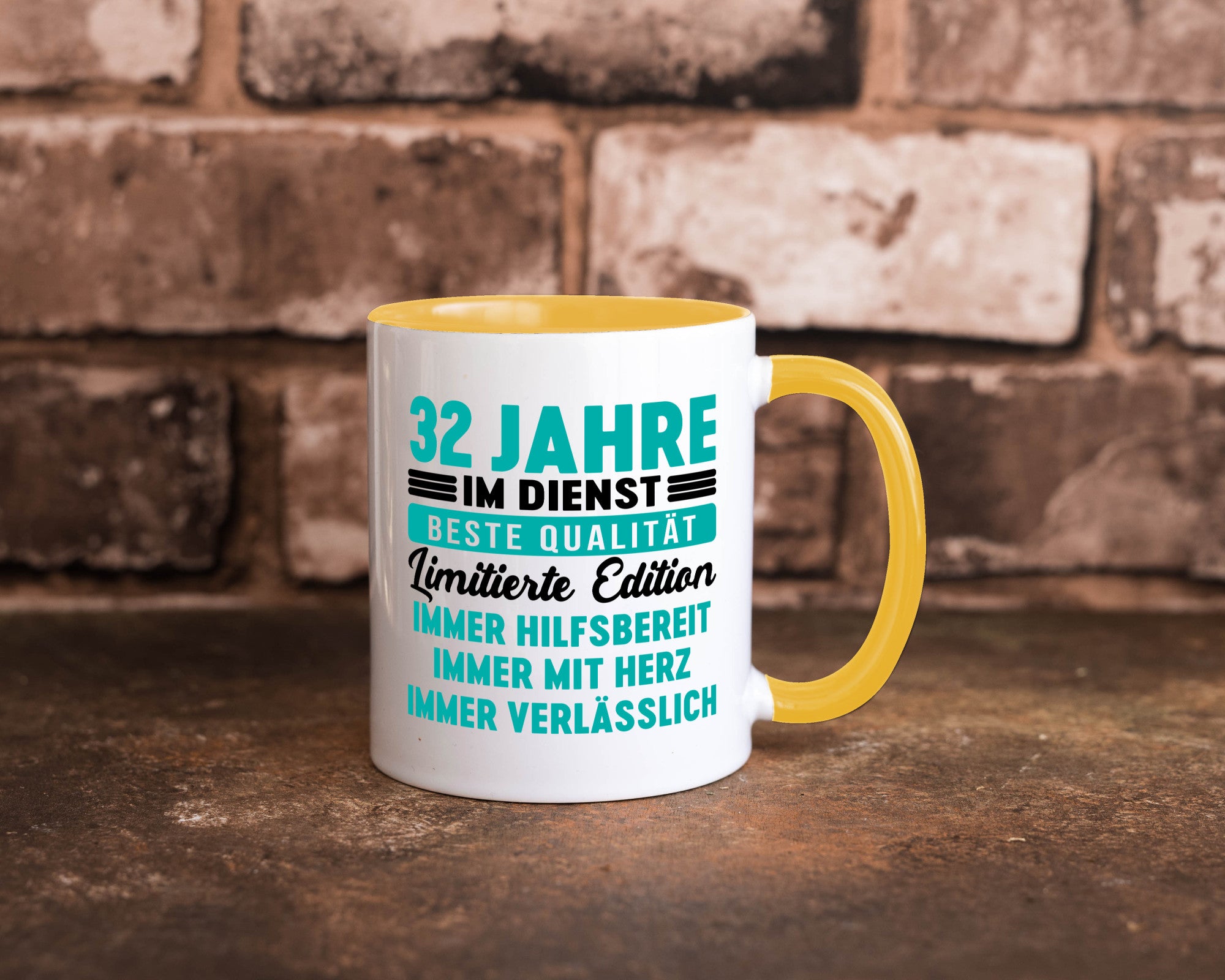 32 Jahre im Dienst | Jubiläum Arbeit v5 Geschenkidee Kollegen Büro Humor Tasse