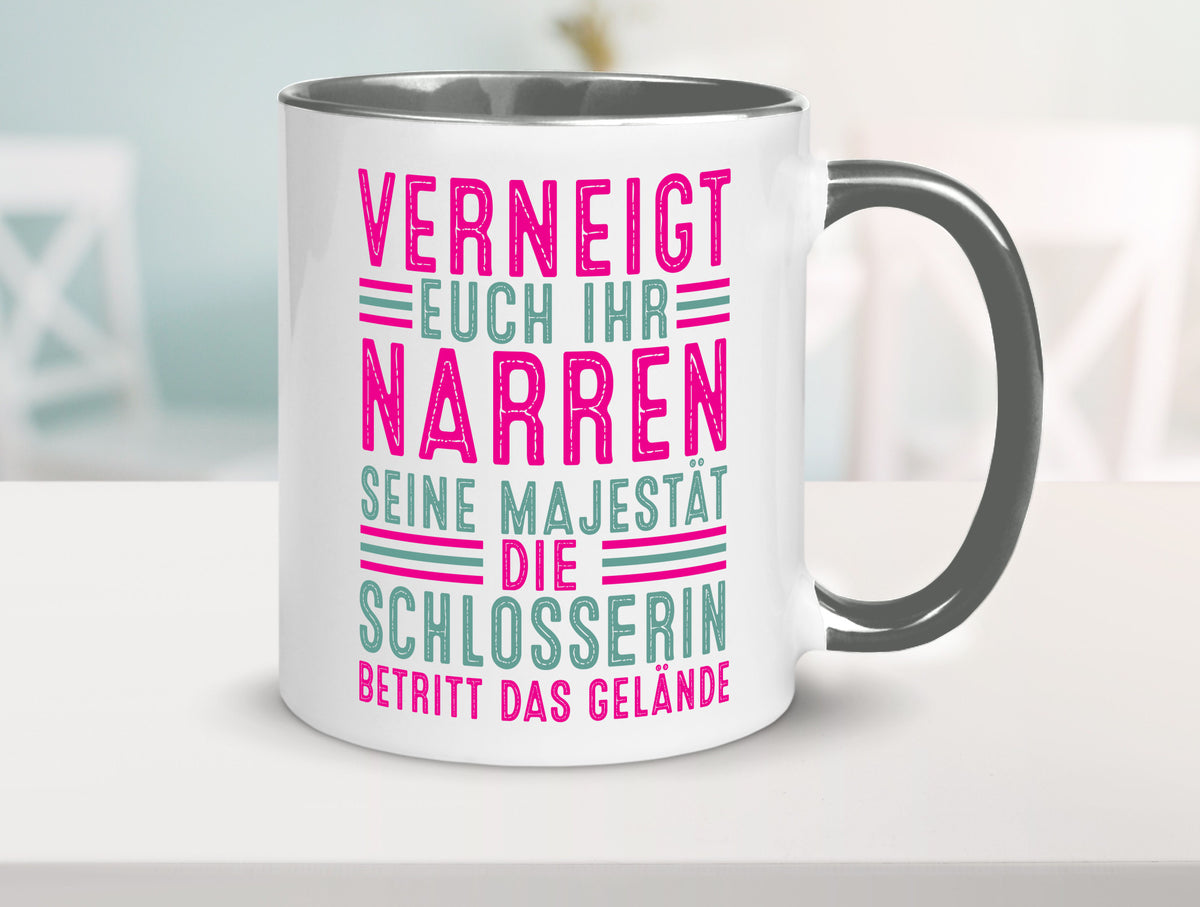 Verneigt euch: Schlosserin | Schlosserei lustiger Spruch Geschenk Humor Tasse