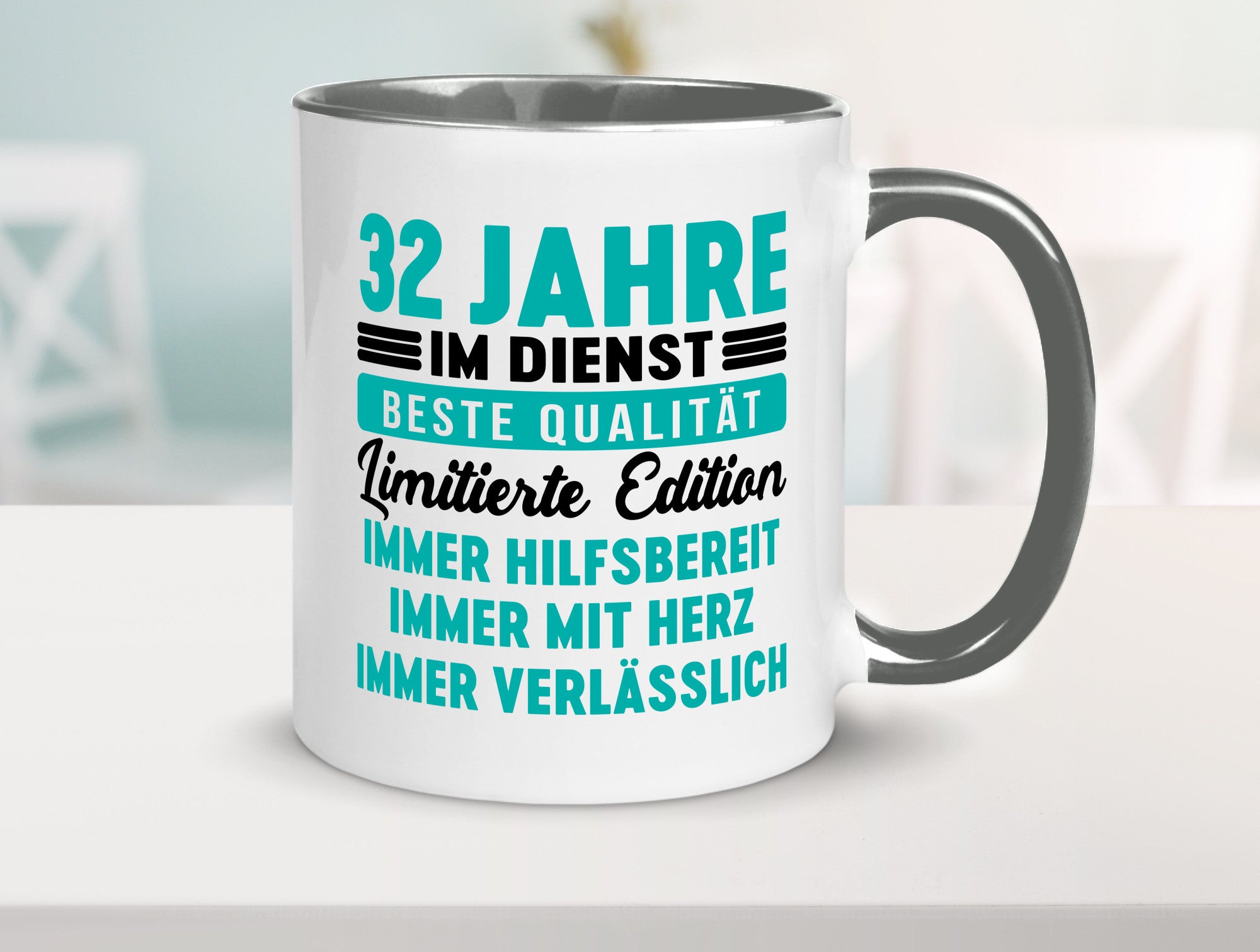32 Jahre im Dienst | Jubiläum Arbeit v5 Geschenkidee Kollegen Büro Humor Tasse