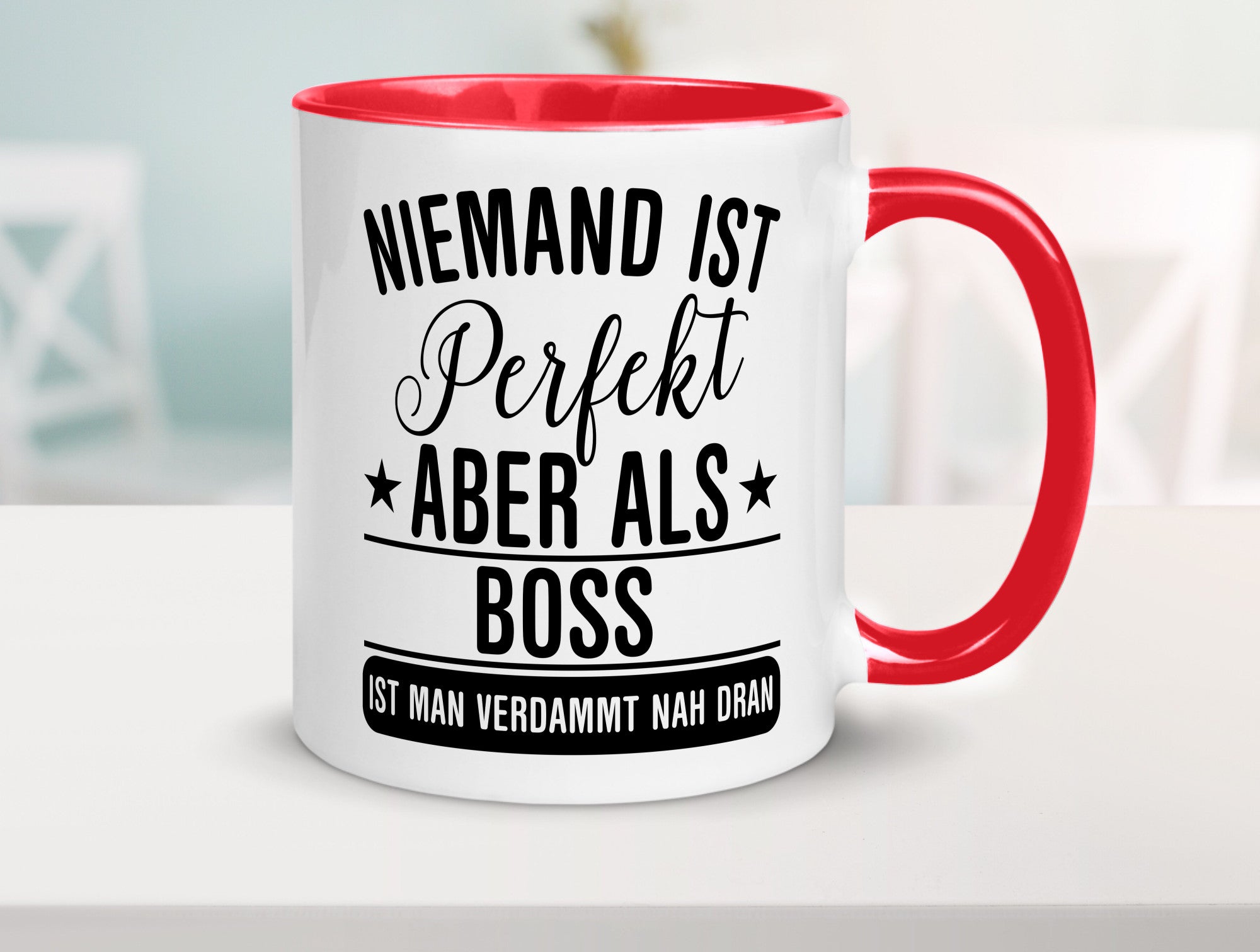 Verdammt nah dran: Boss | Führungskraft Vorgesetzter Humor Geschenkidee Tasse