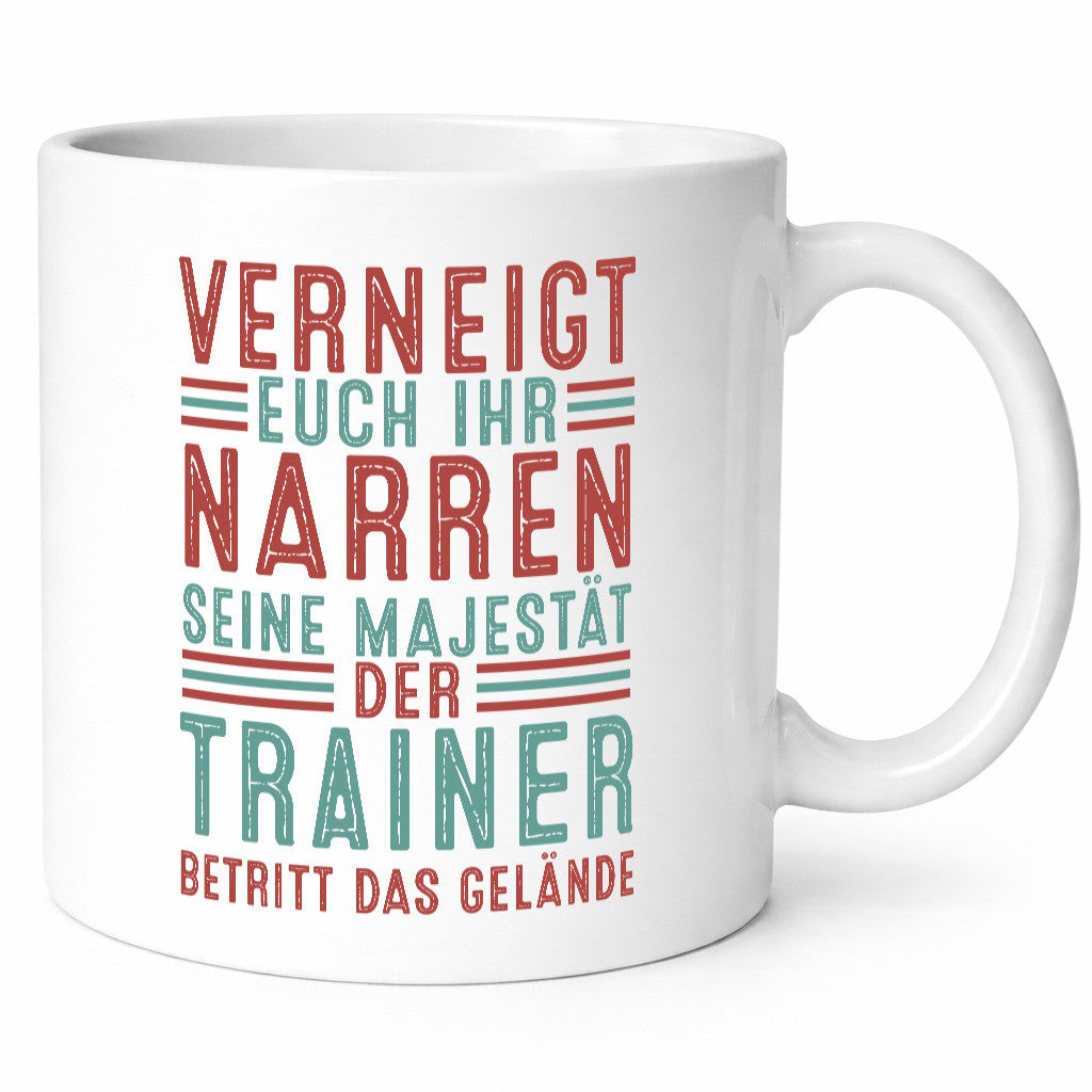 Verneigt euch: Trainer | Verein Sport Geschenkidee Humor Tasse