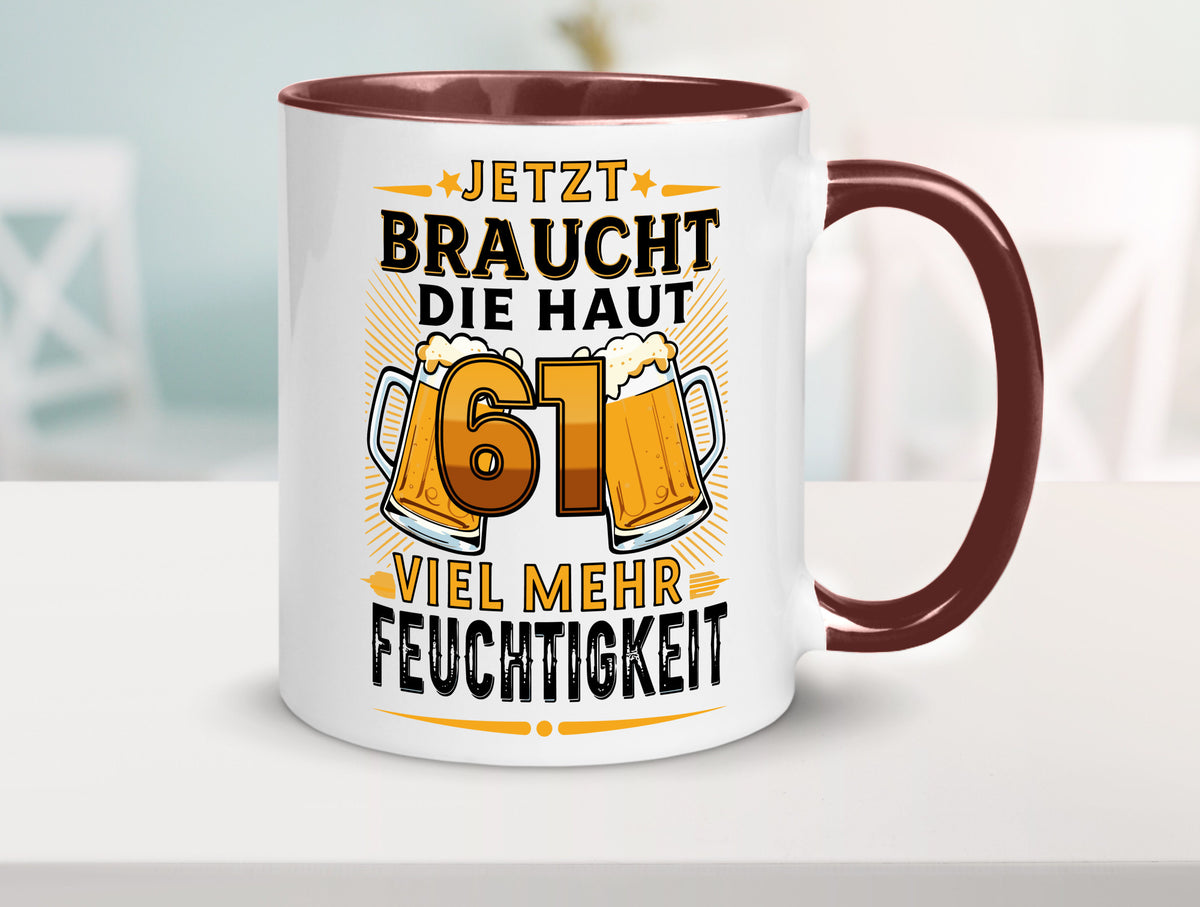 61 braucht die haut mehr Feuchtigkeit | 61. Geburtstag Geschenkidee Humor Tasse