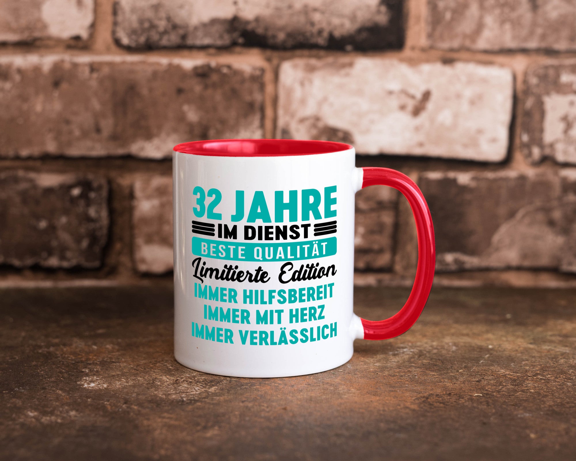 32 Jahre im Dienst | Jubiläum Arbeit v5 Geschenkidee Kollegen Büro Humor Tasse